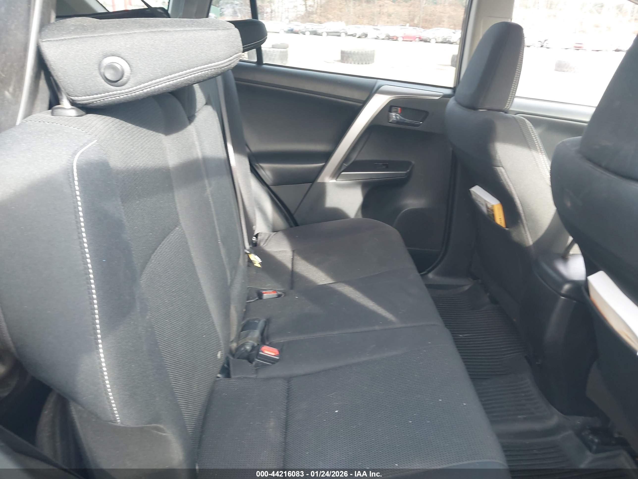 TOYOTA RAV4 image 8