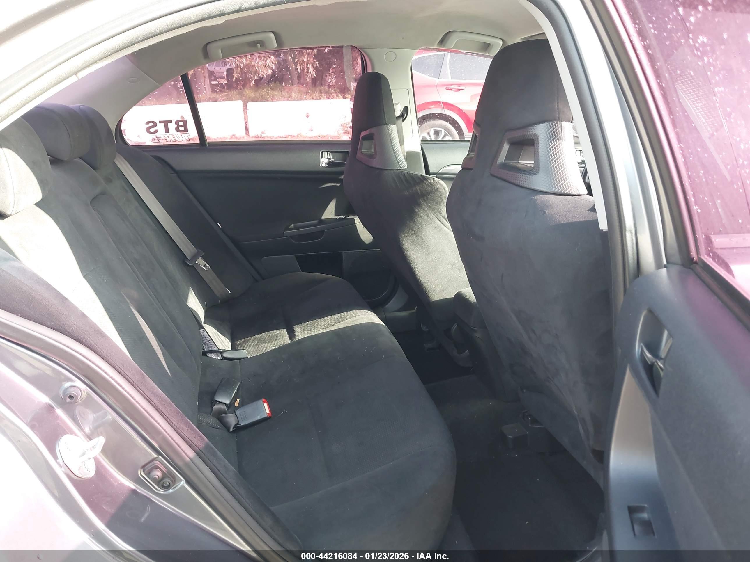MITSUBISHI LANCER image 8