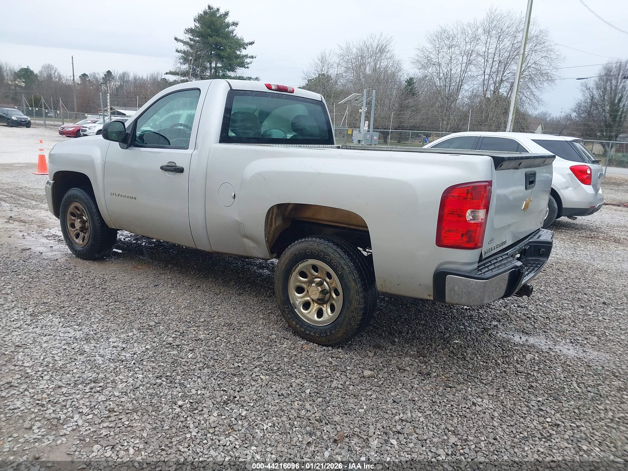 CHEVROLET SILVERADO image 3