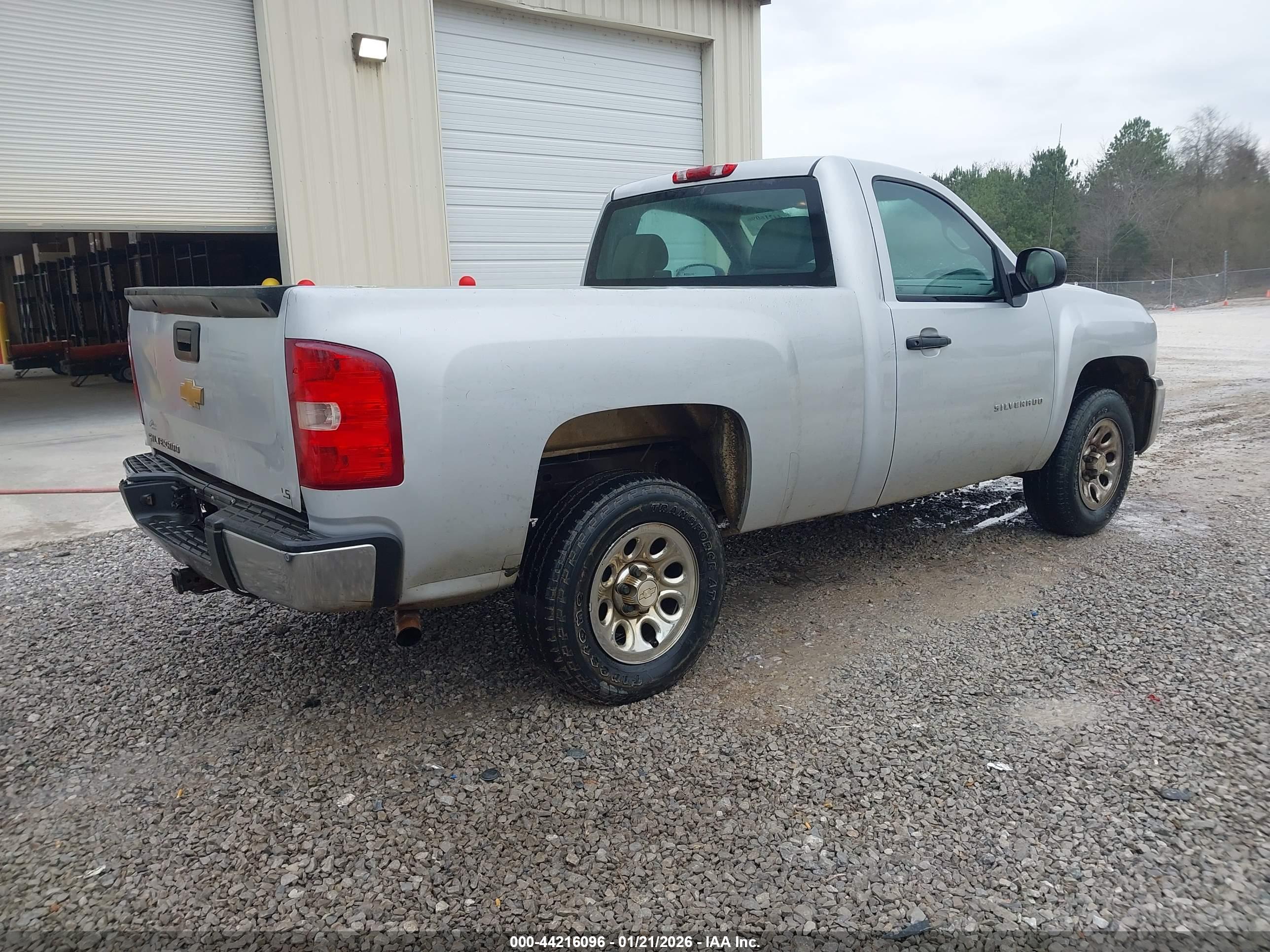 CHEVROLET SILVERADO image 4