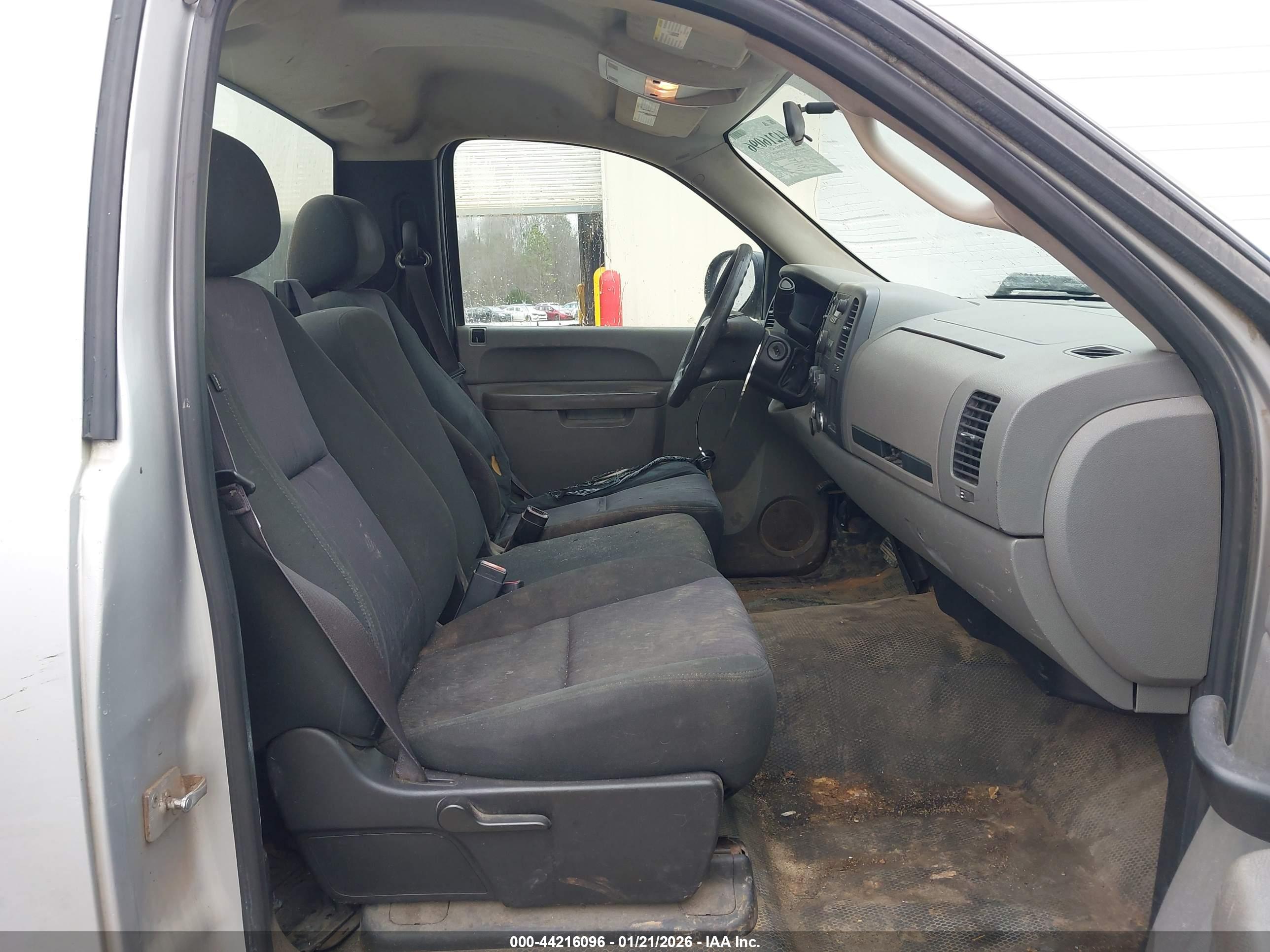 CHEVROLET SILVERADO image 5
