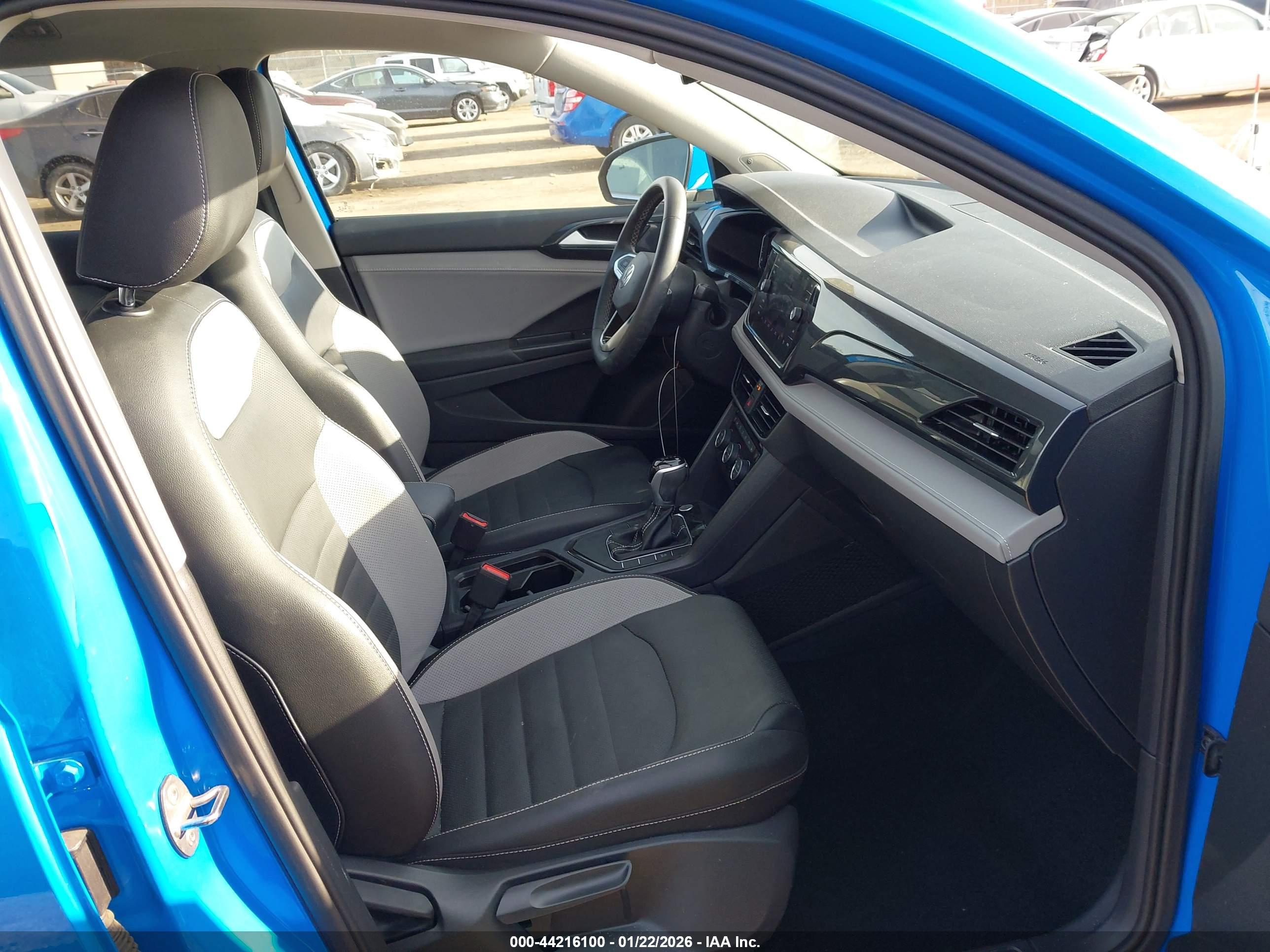 VOLKSWAGEN TAOS image 5