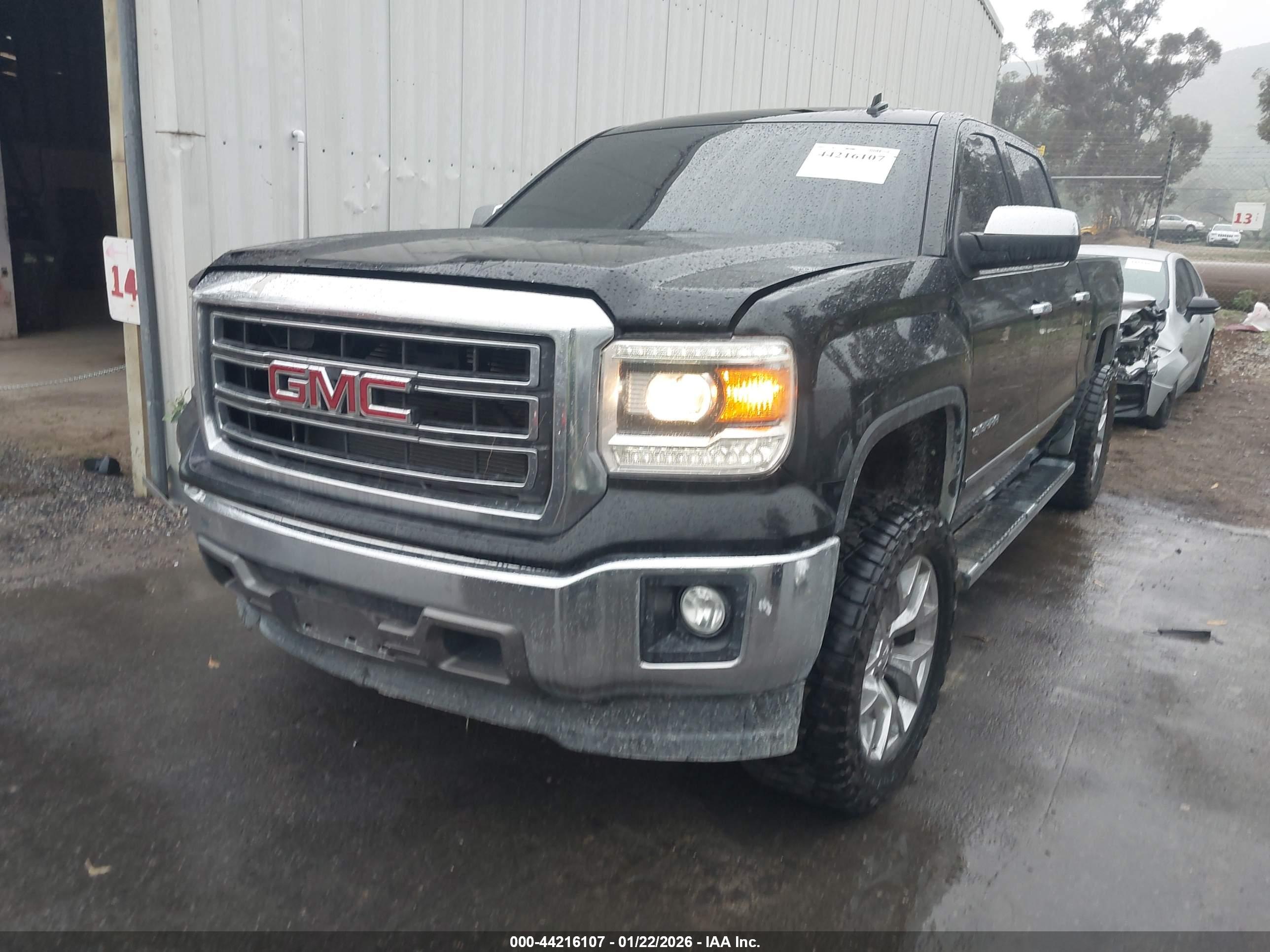 GMC SIERRA image 2