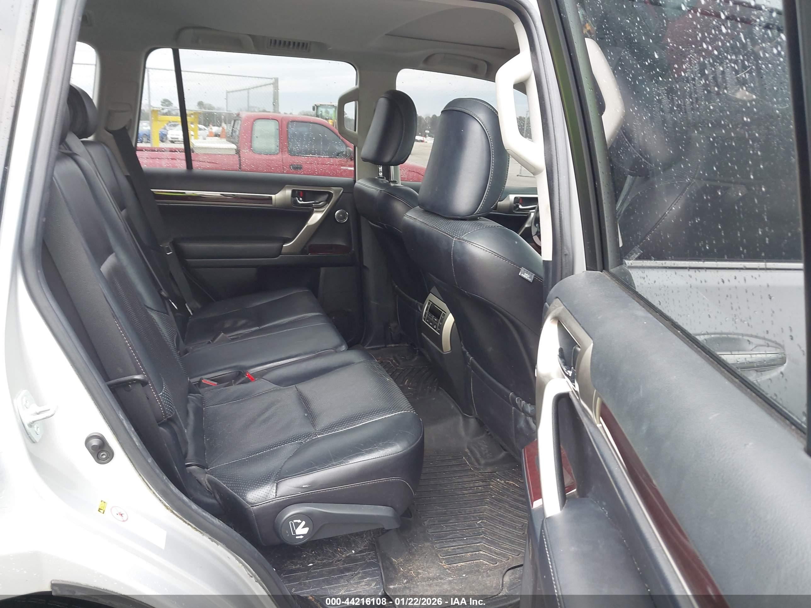 LEXUS GX image 8