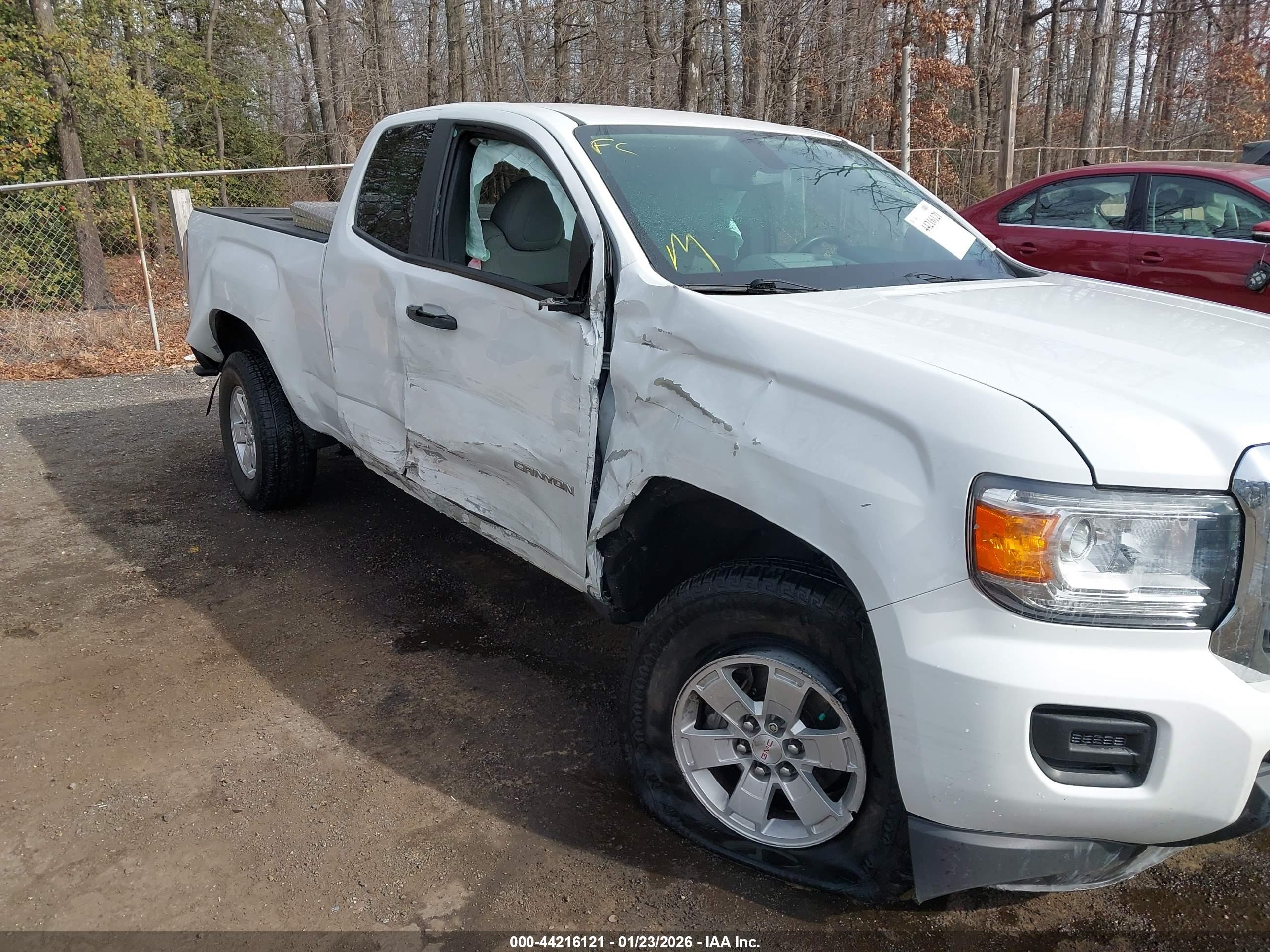 GMC CANYON image 6