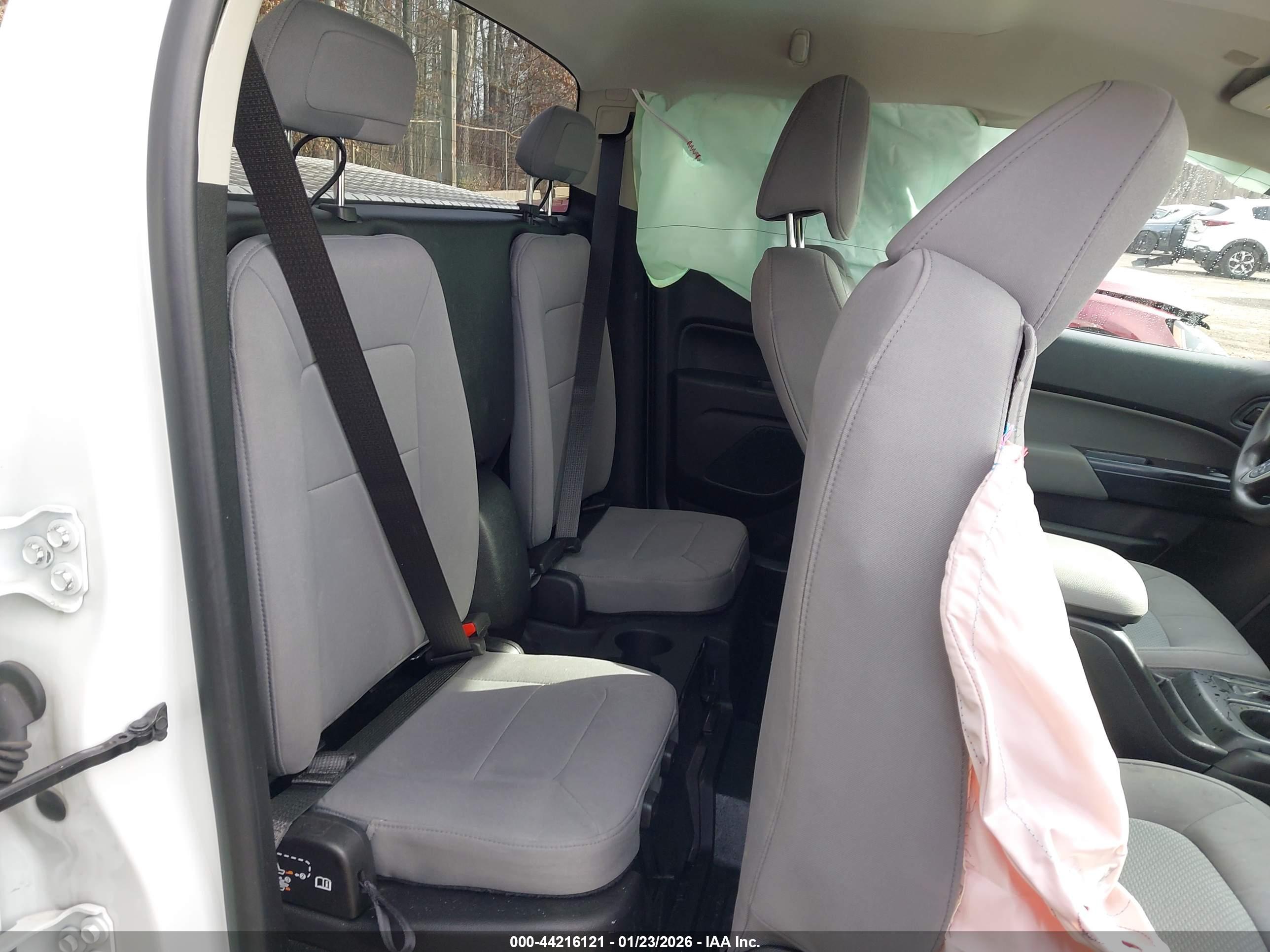 GMC CANYON image 8