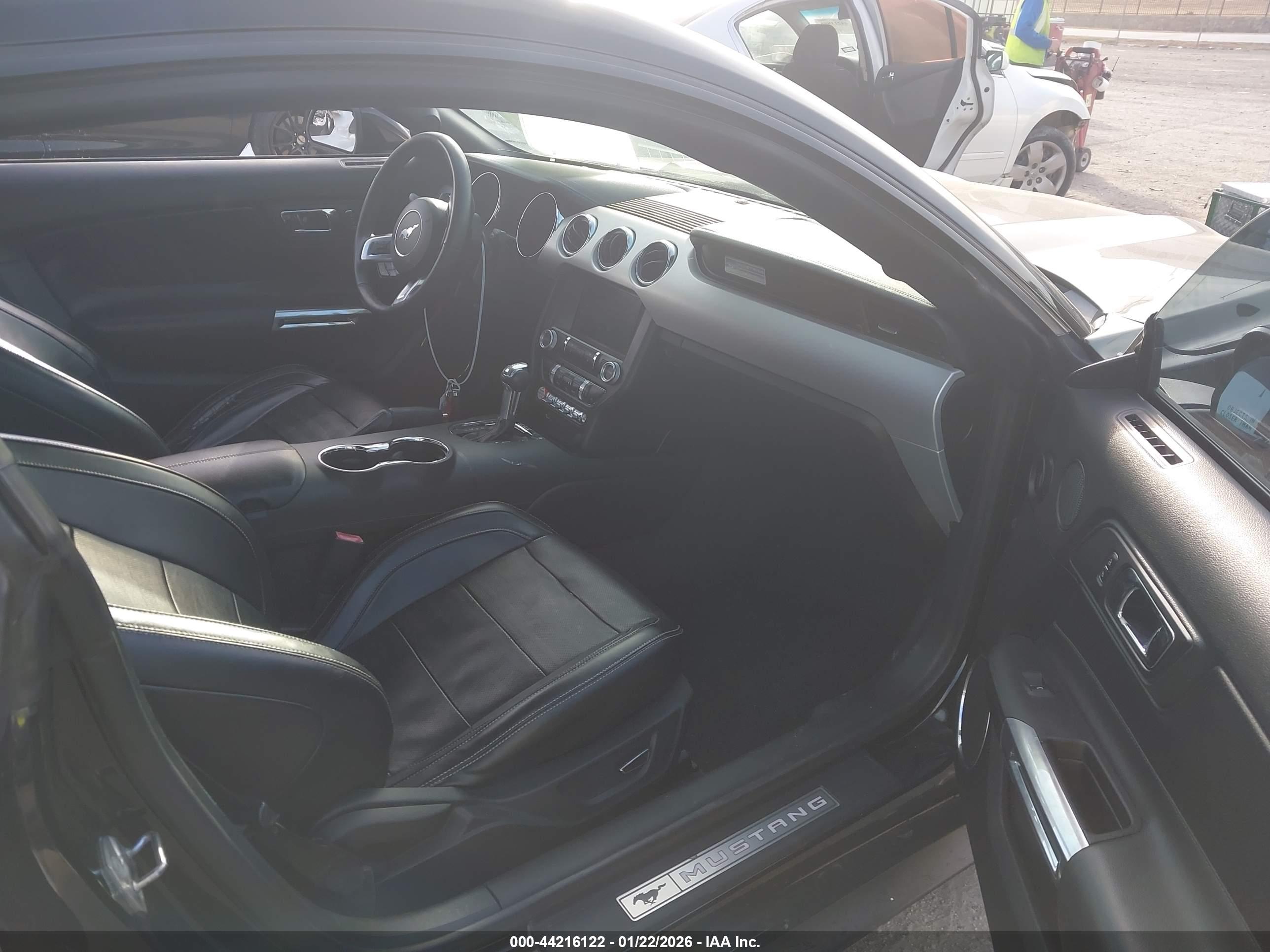FORD MUSTANG image 5