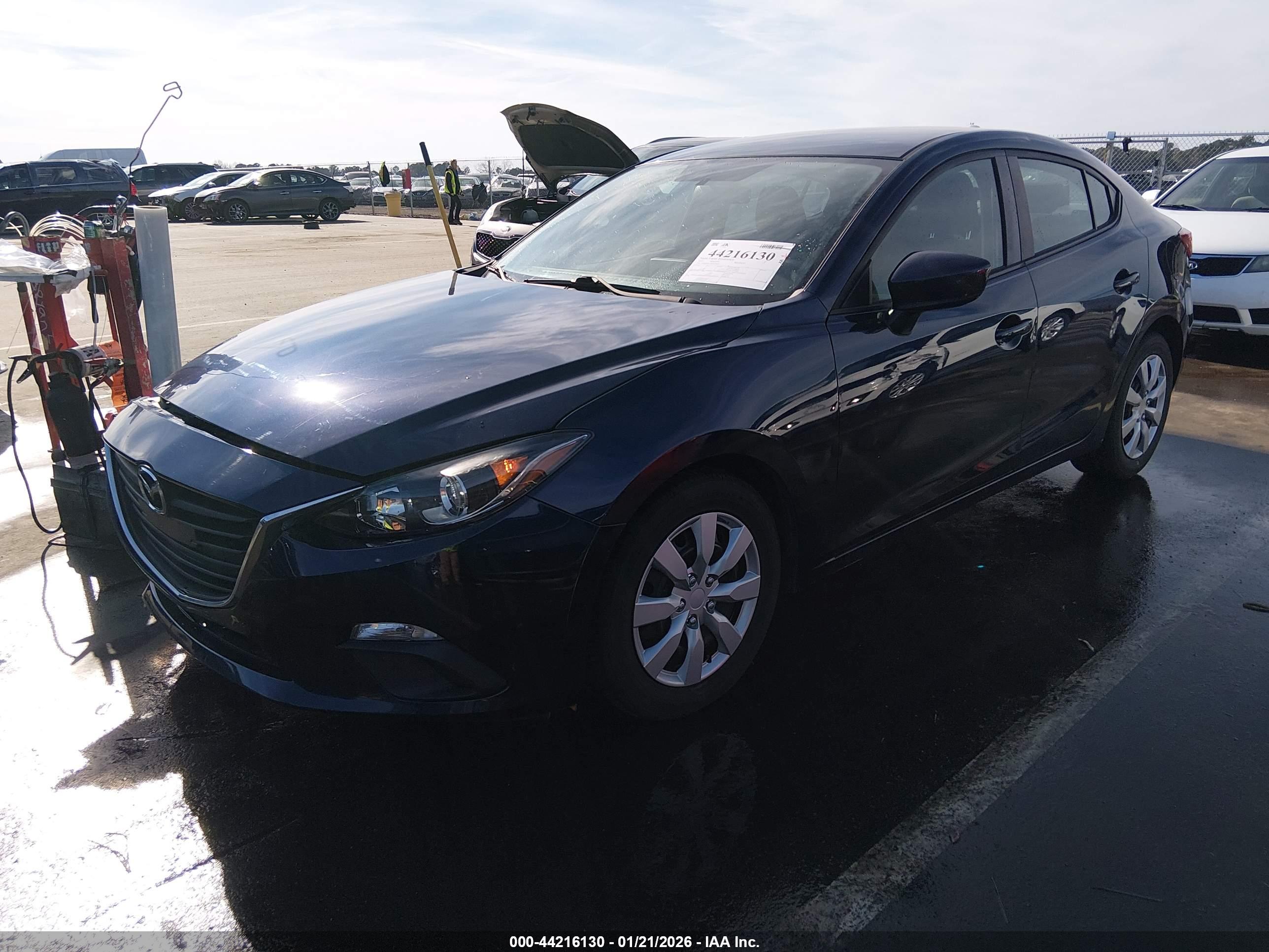 MAZDA MAZDA3 image 2