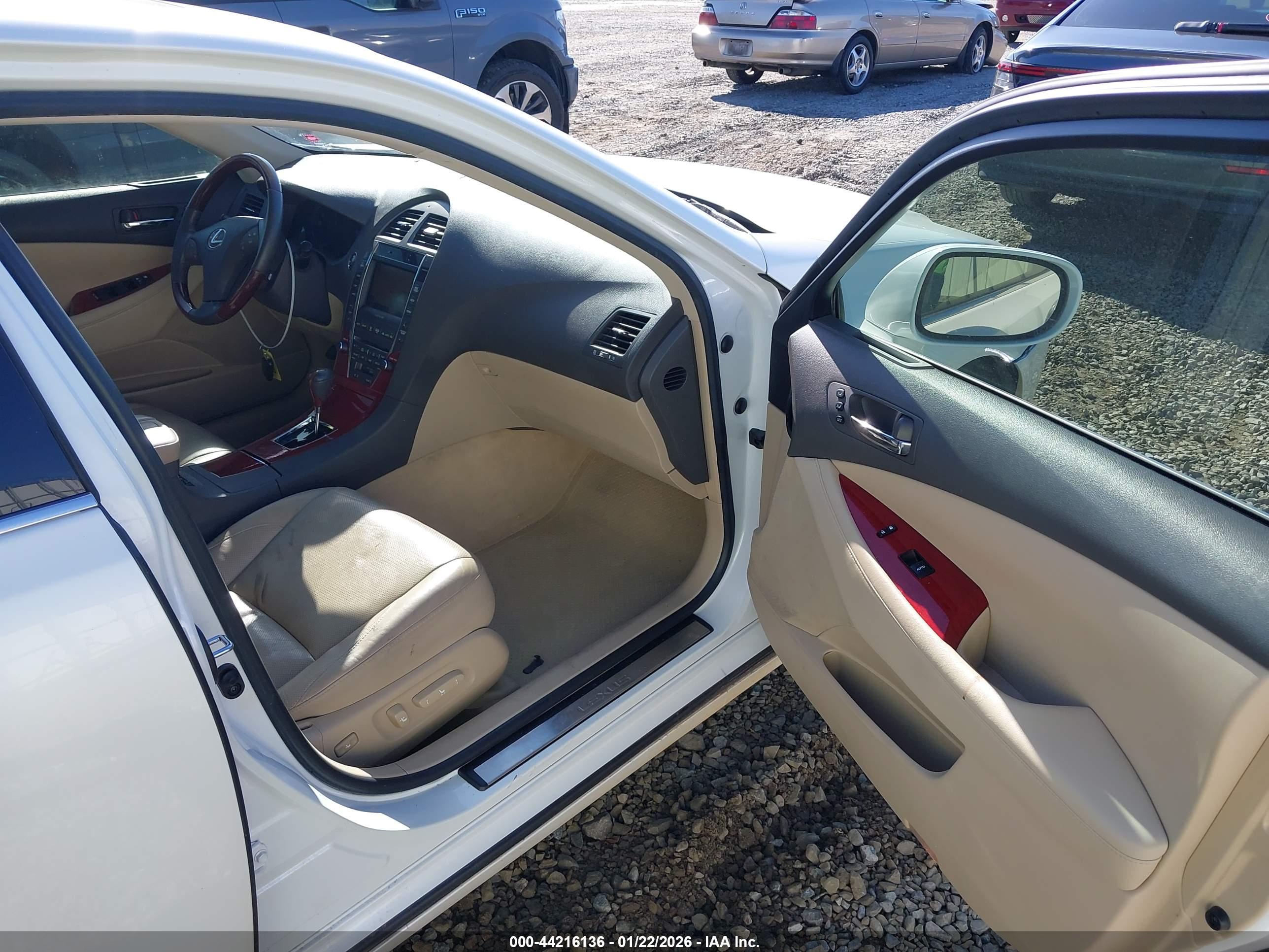LEXUS ES image 5