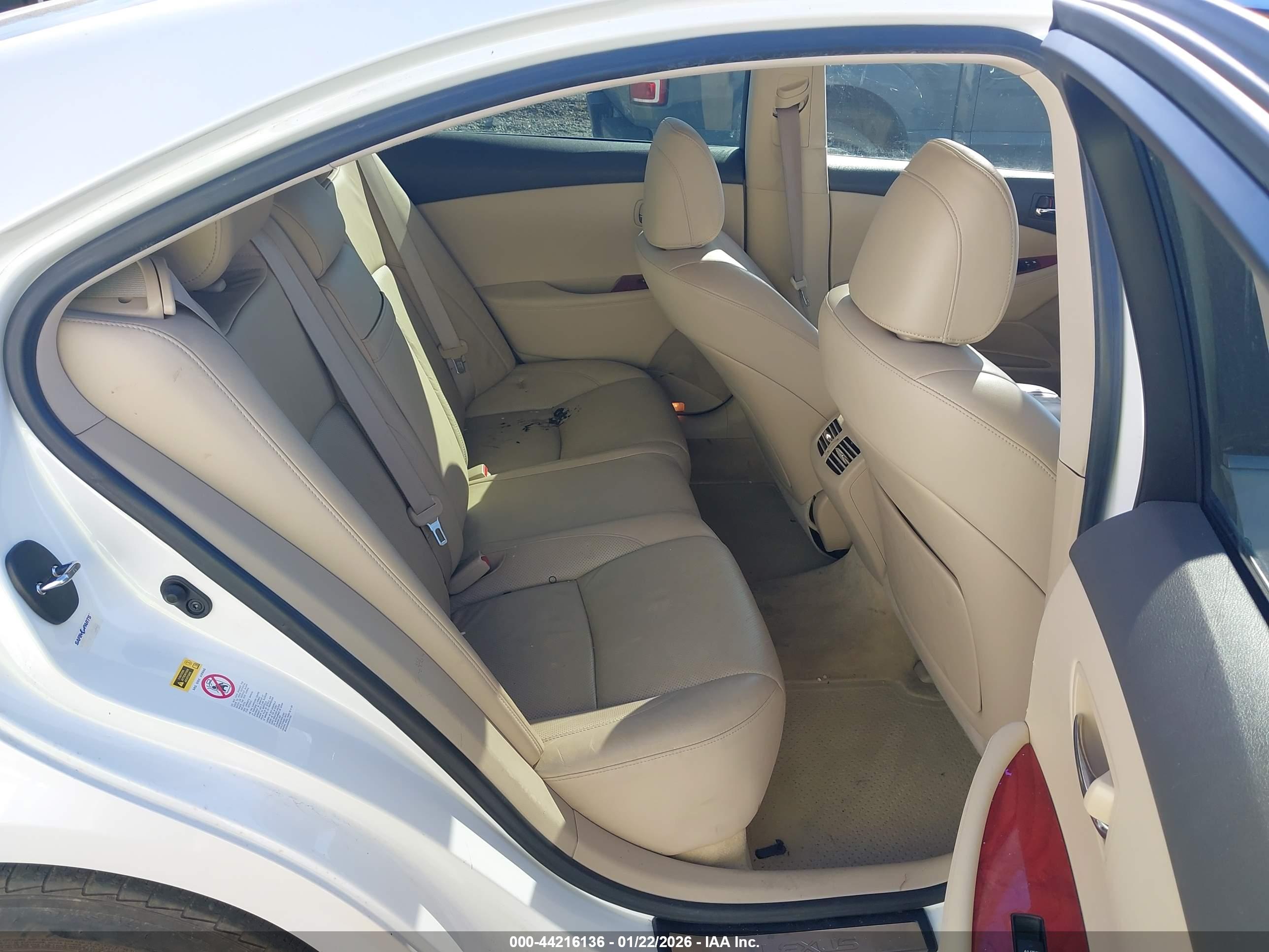 LEXUS ES image 8
