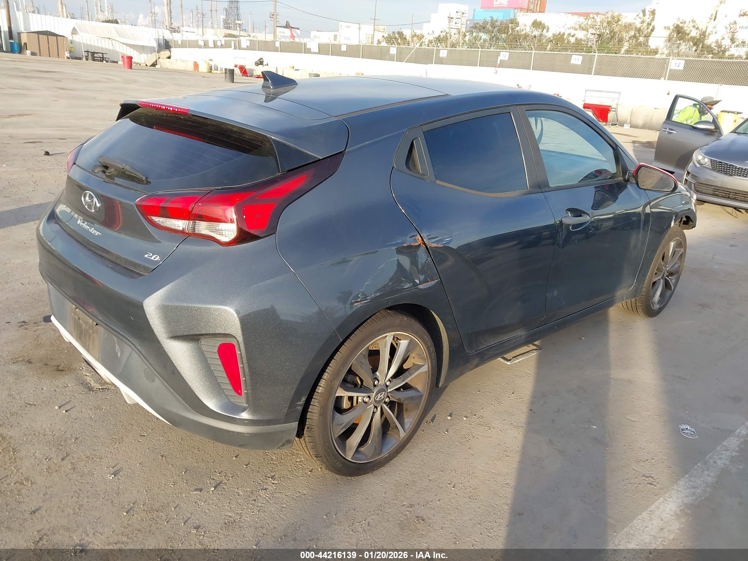 HYUNDAI VELOSTER image 4