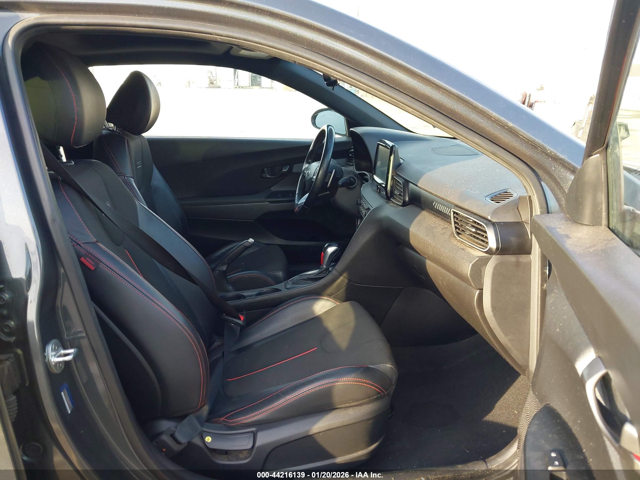 HYUNDAI VELOSTER image 5