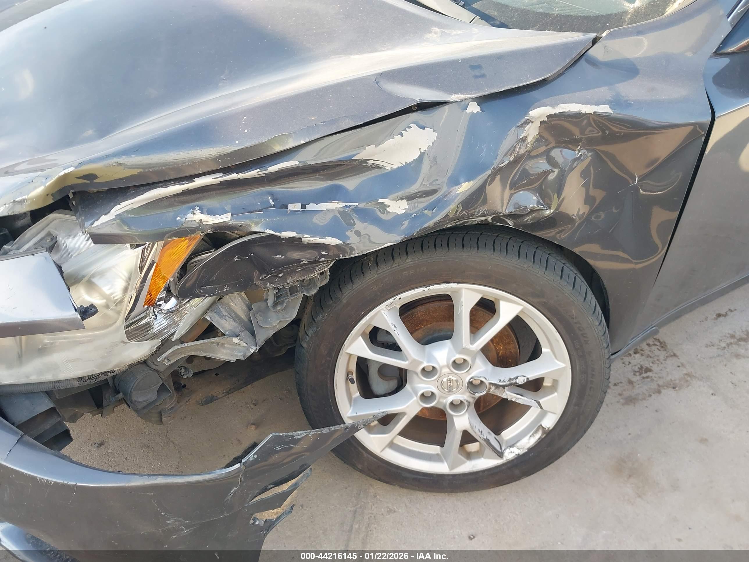 NISSAN MAXIMA image 6