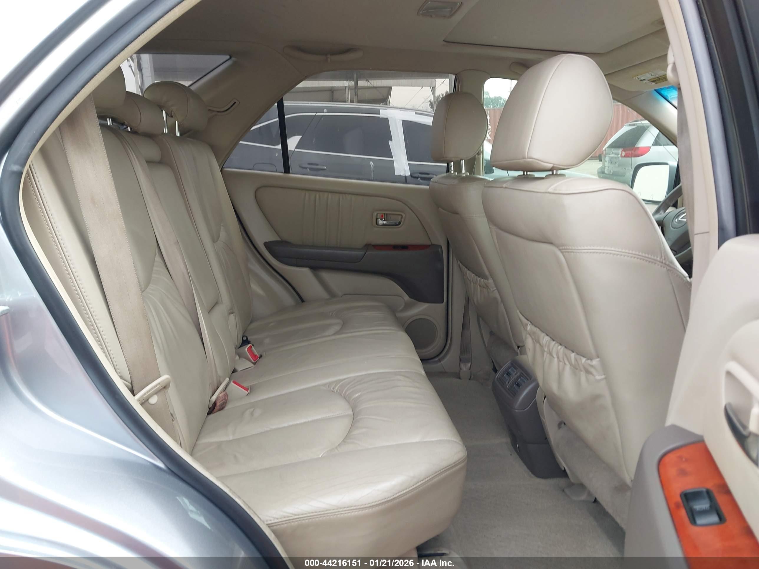 LEXUS RX image 8