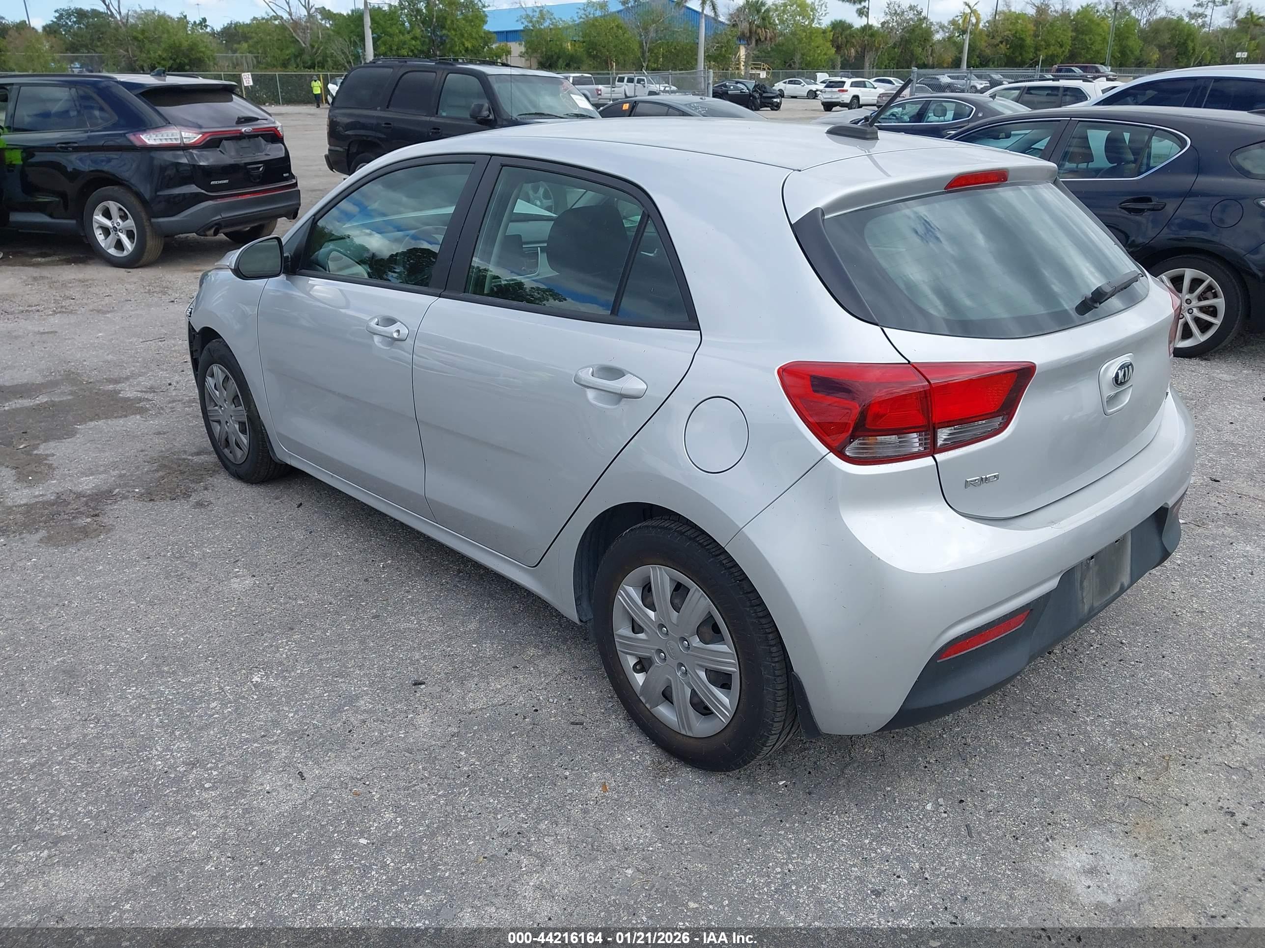 KIA RIO image 3