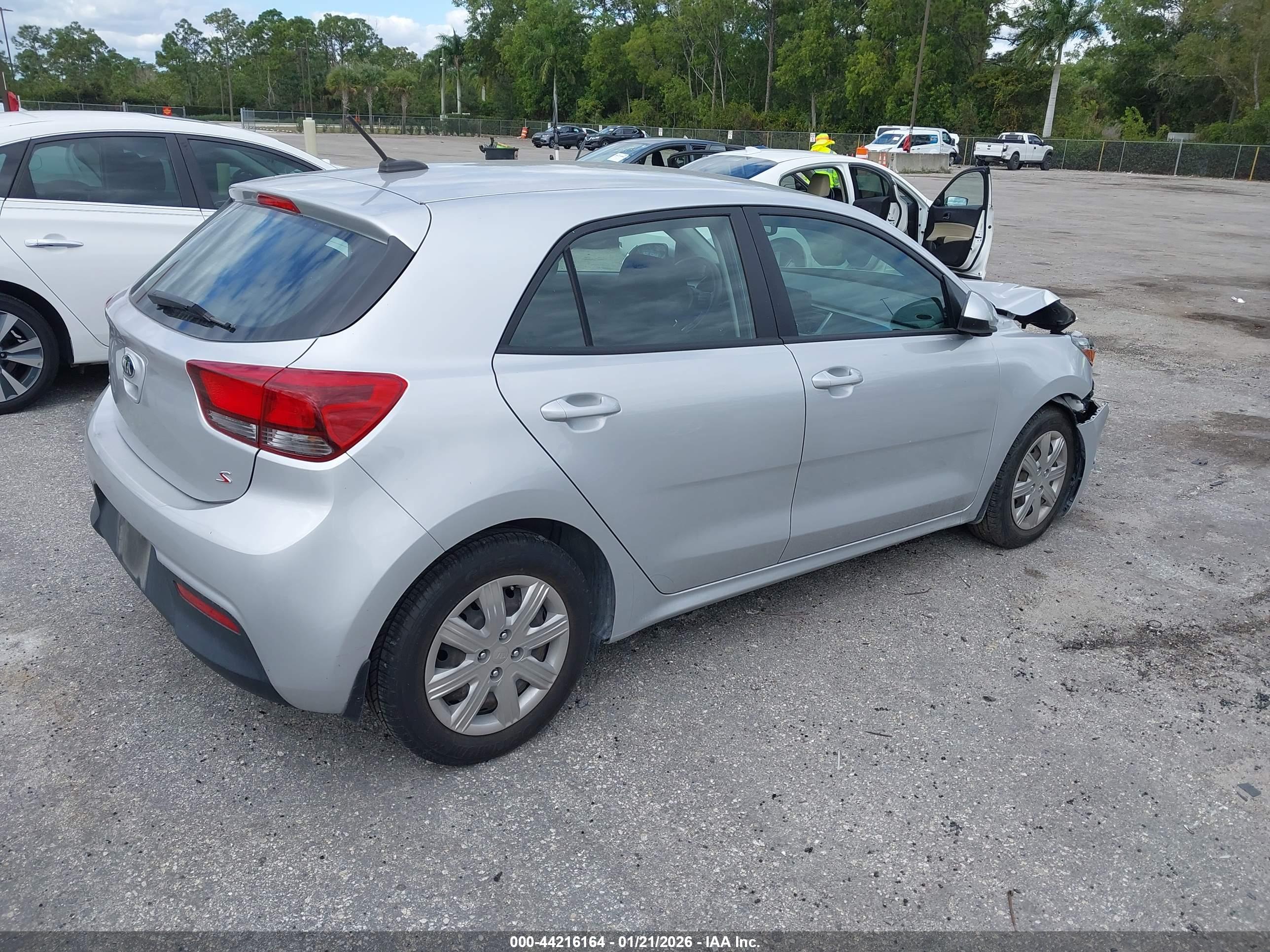 KIA RIO image 4