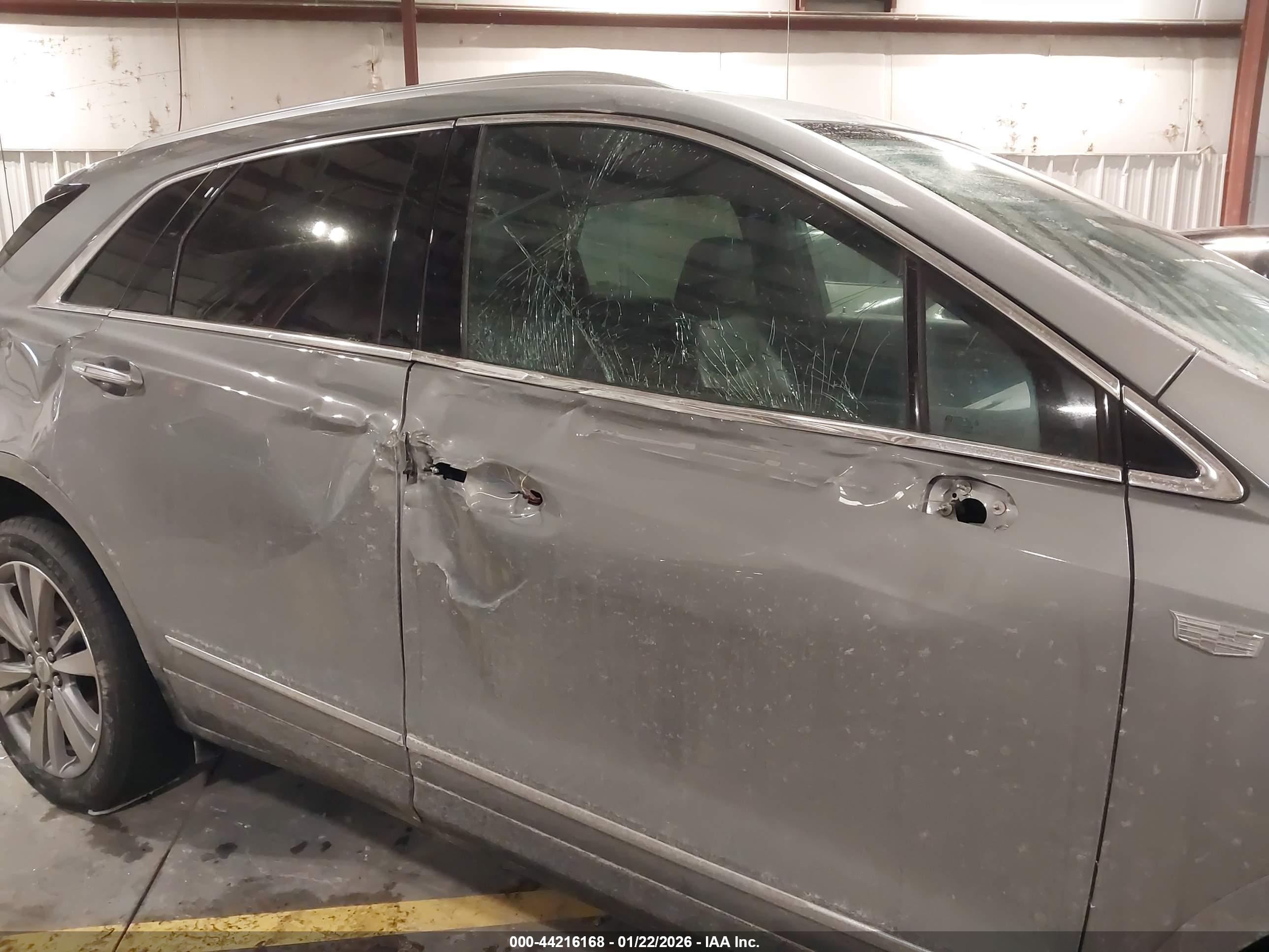 CADILLAC XT5 image 6