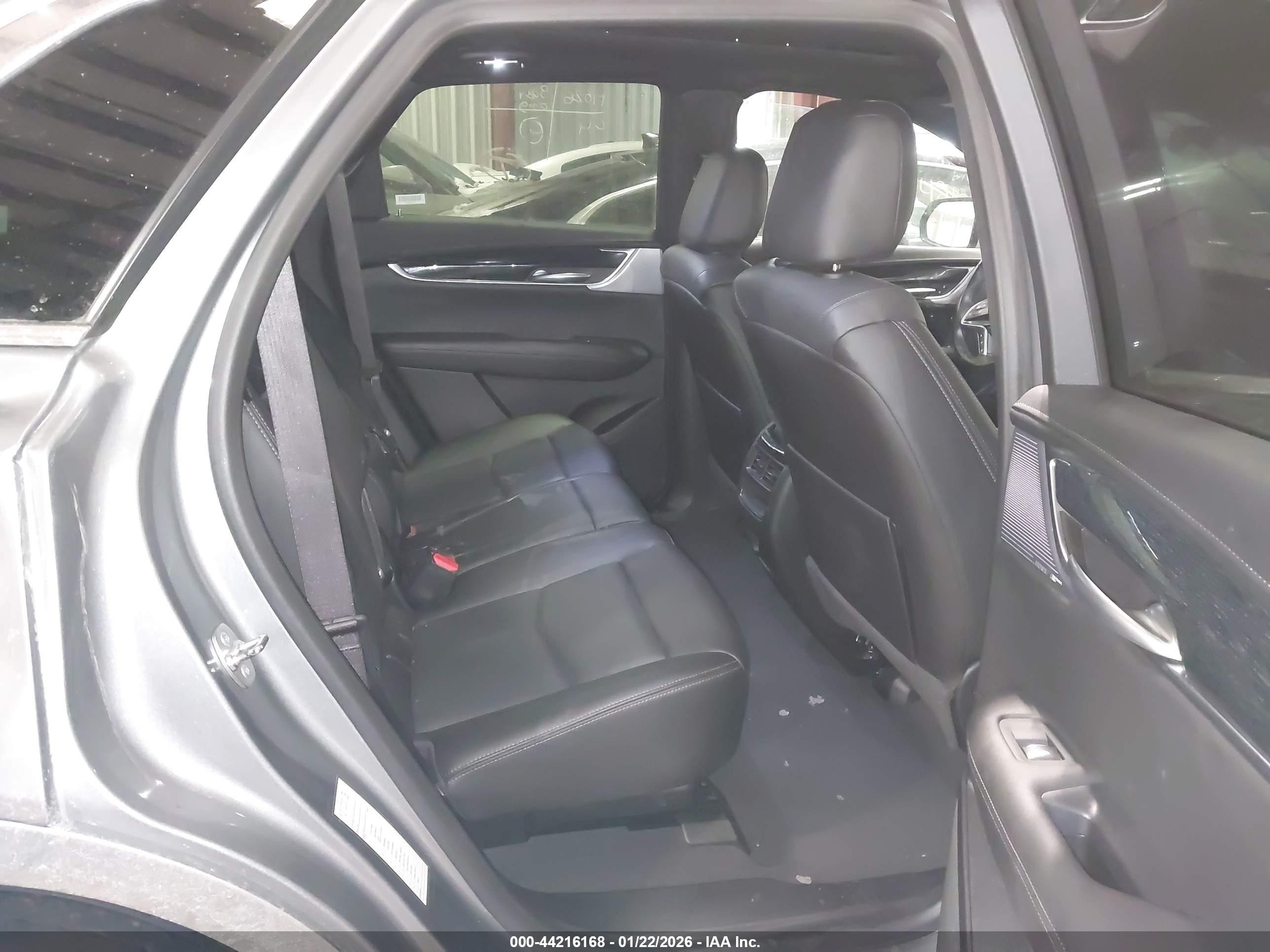CADILLAC XT5 image 8