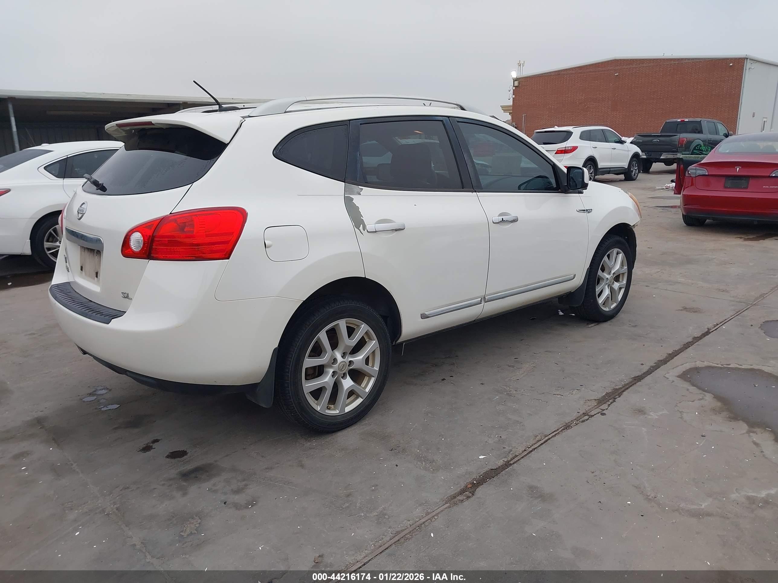 NISSAN ROGUE image 4