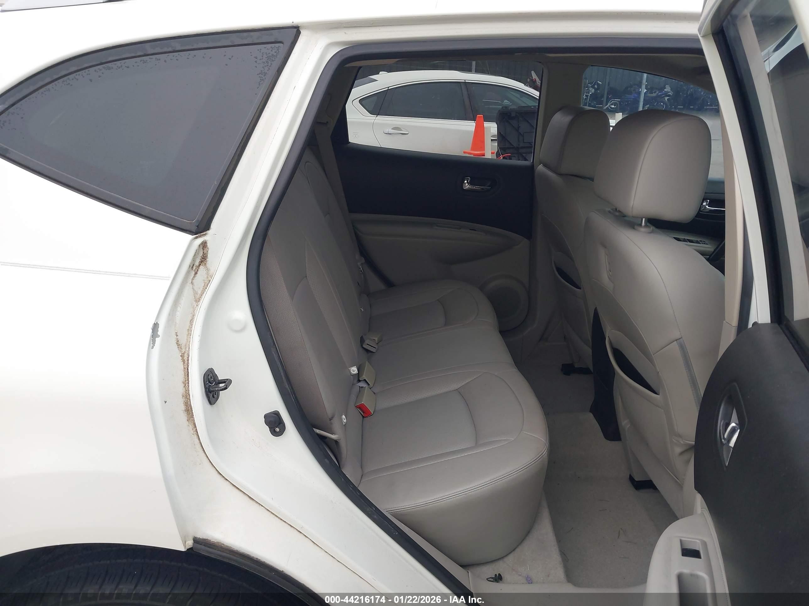 NISSAN ROGUE image 8
