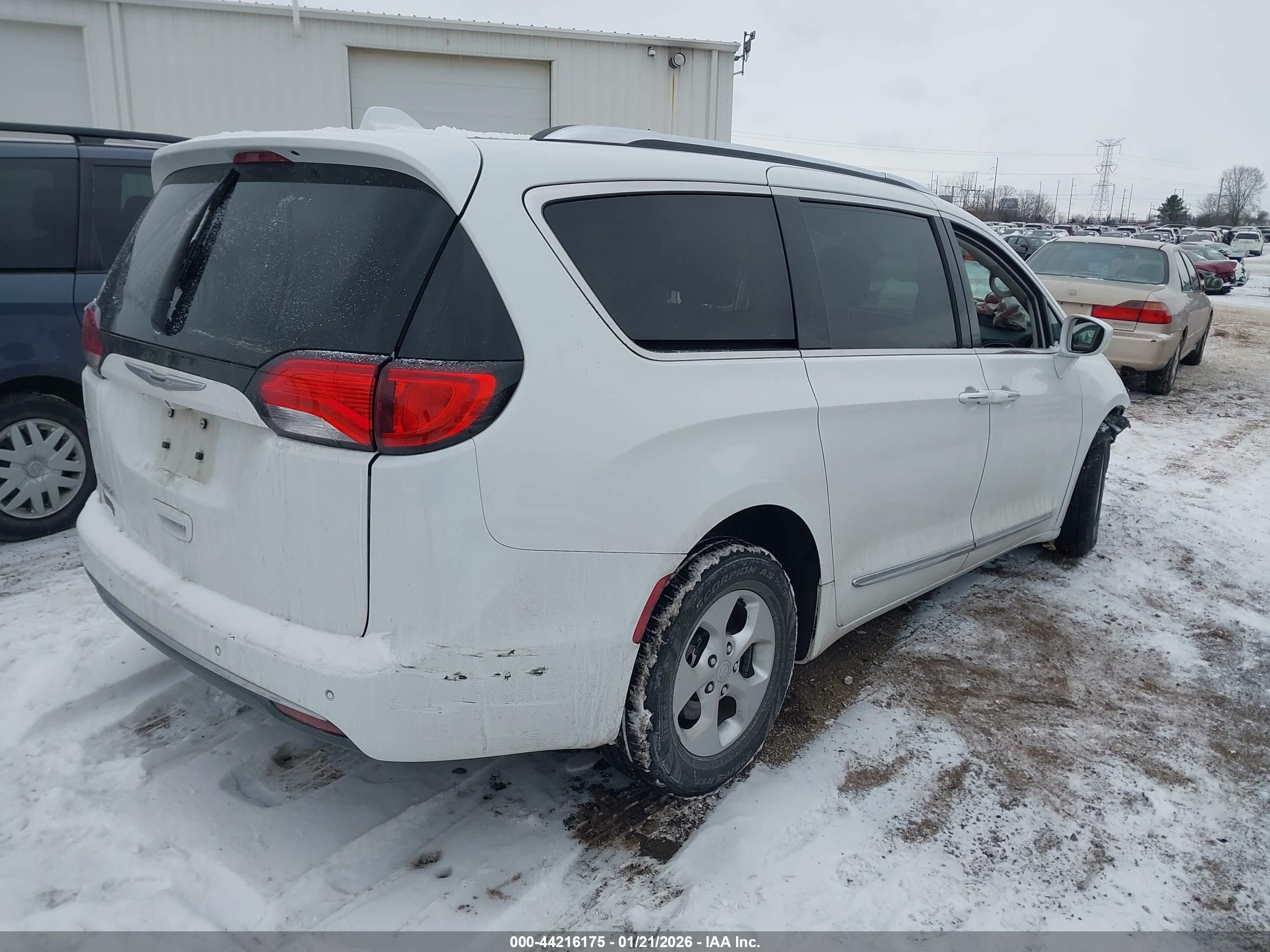 CHRYSLER PACIFICA image 4