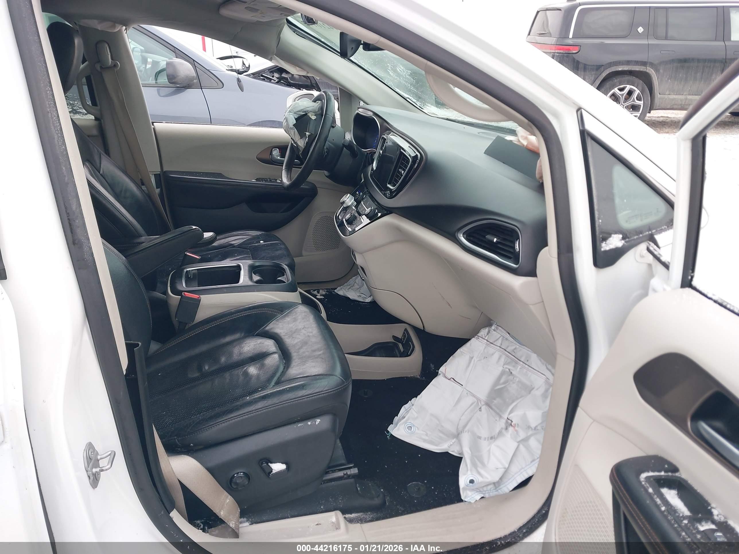 CHRYSLER PACIFICA image 5