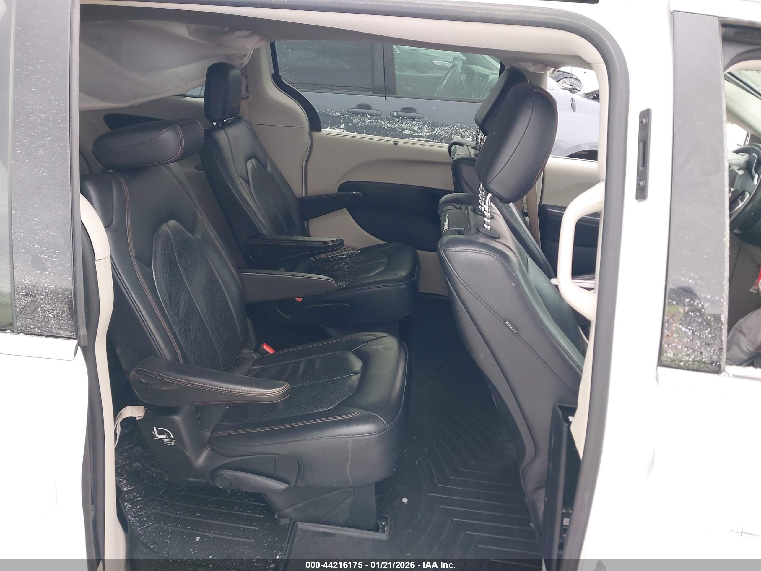 CHRYSLER PACIFICA image 8