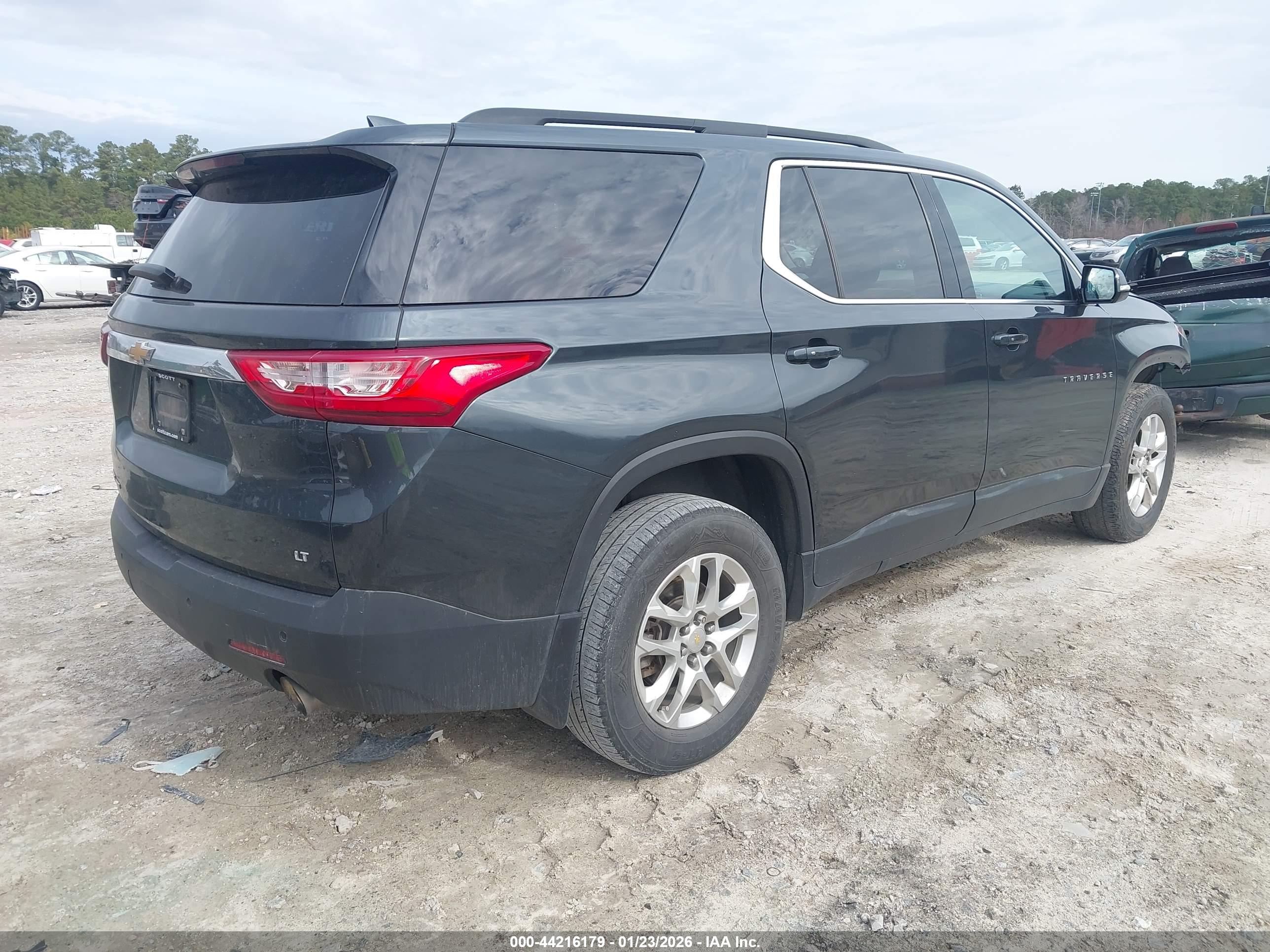 CHEVROLET TRAVERSE image 4