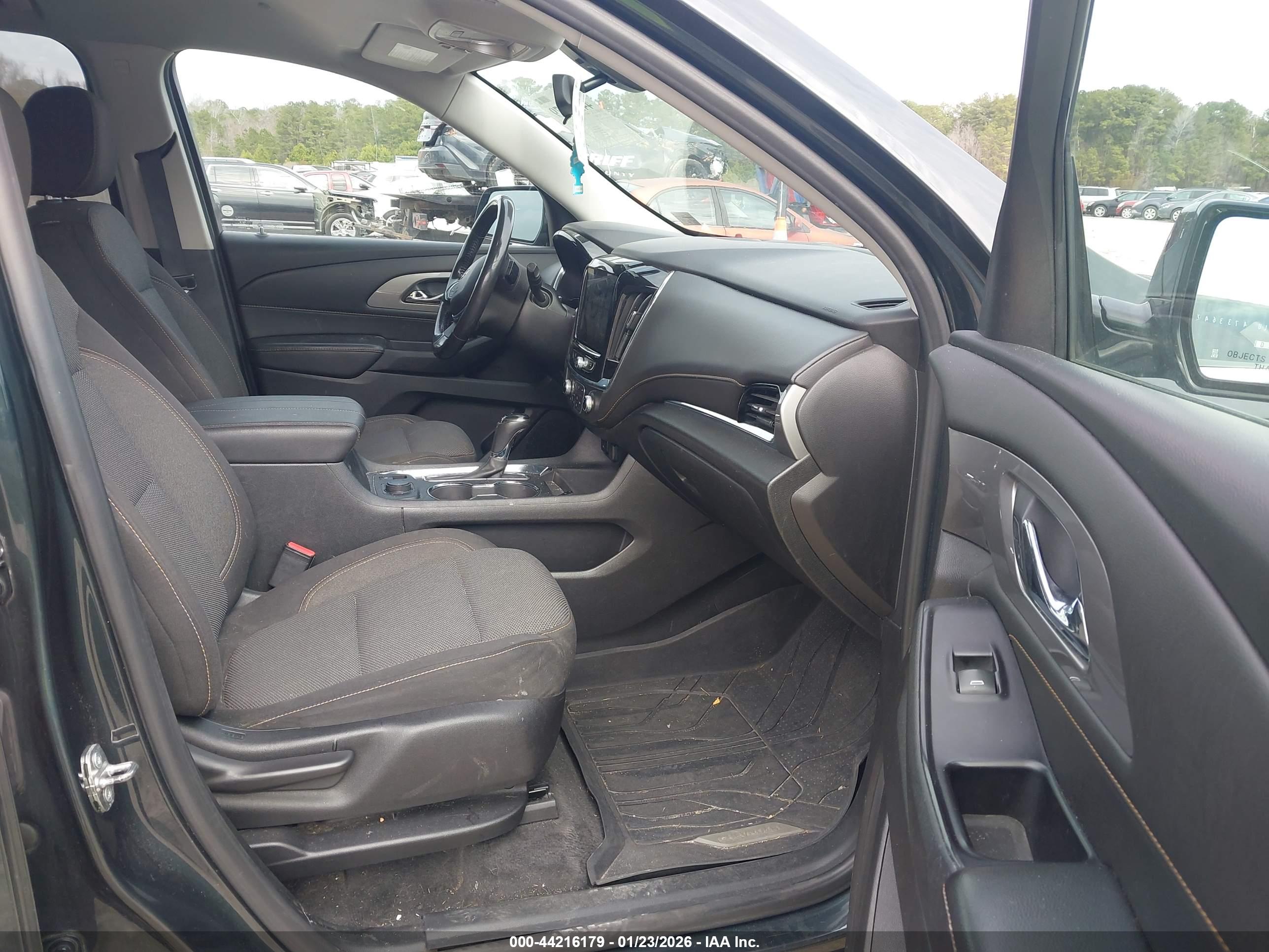 CHEVROLET TRAVERSE image 5