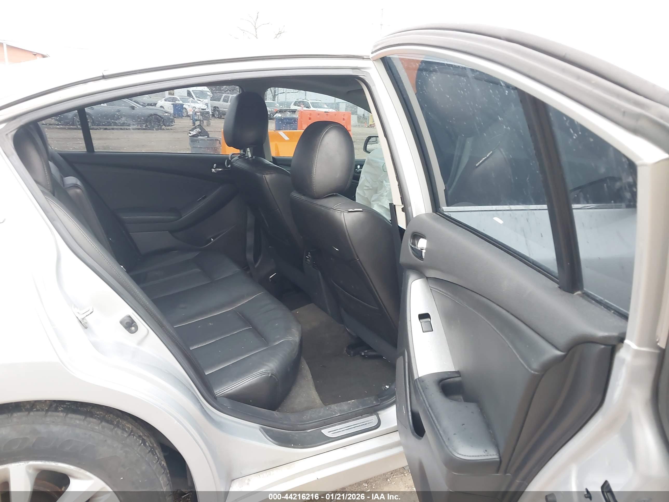 NISSAN ALTIMA image 8