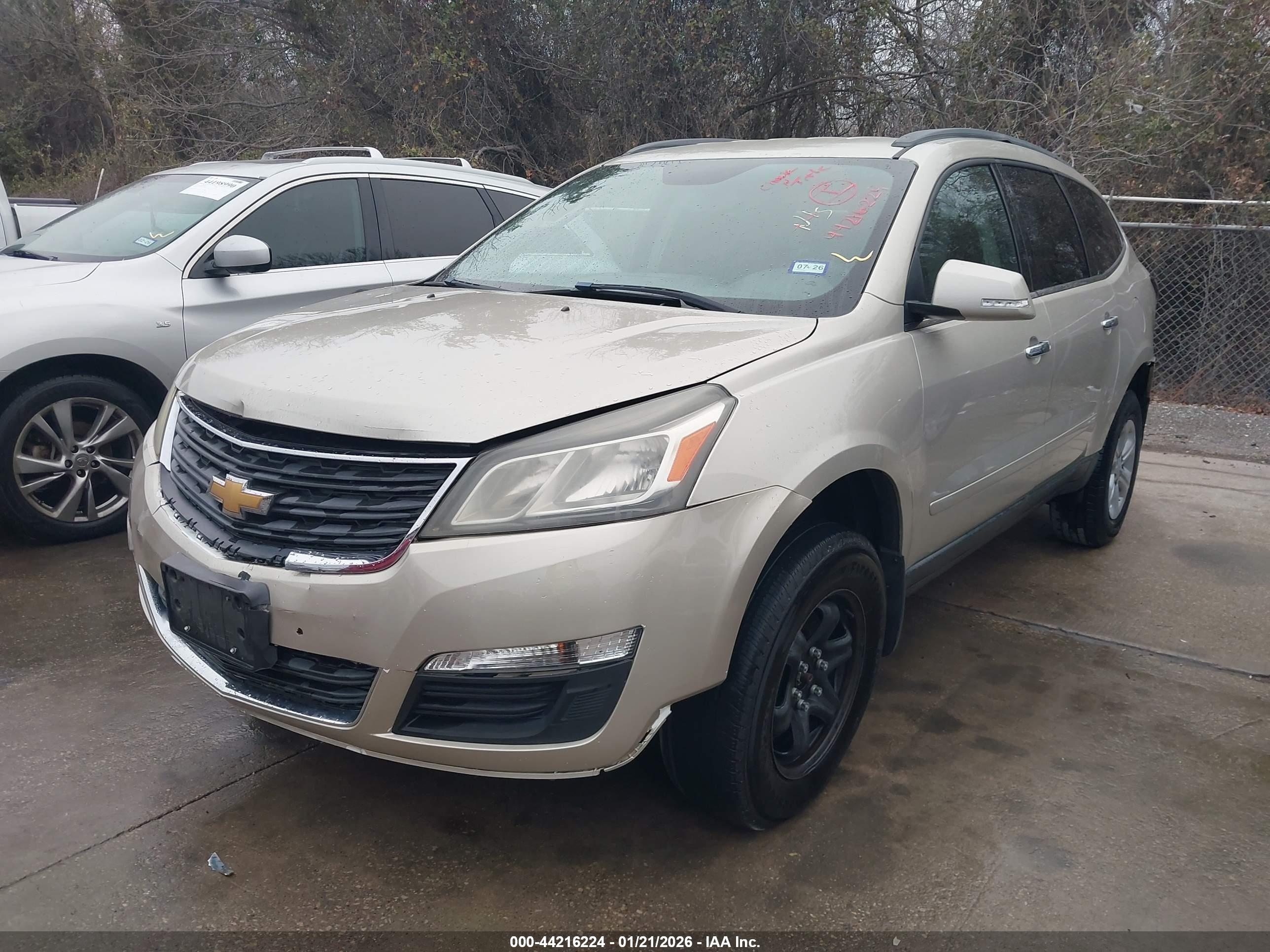 CHEVROLET TRAVERSE image 2