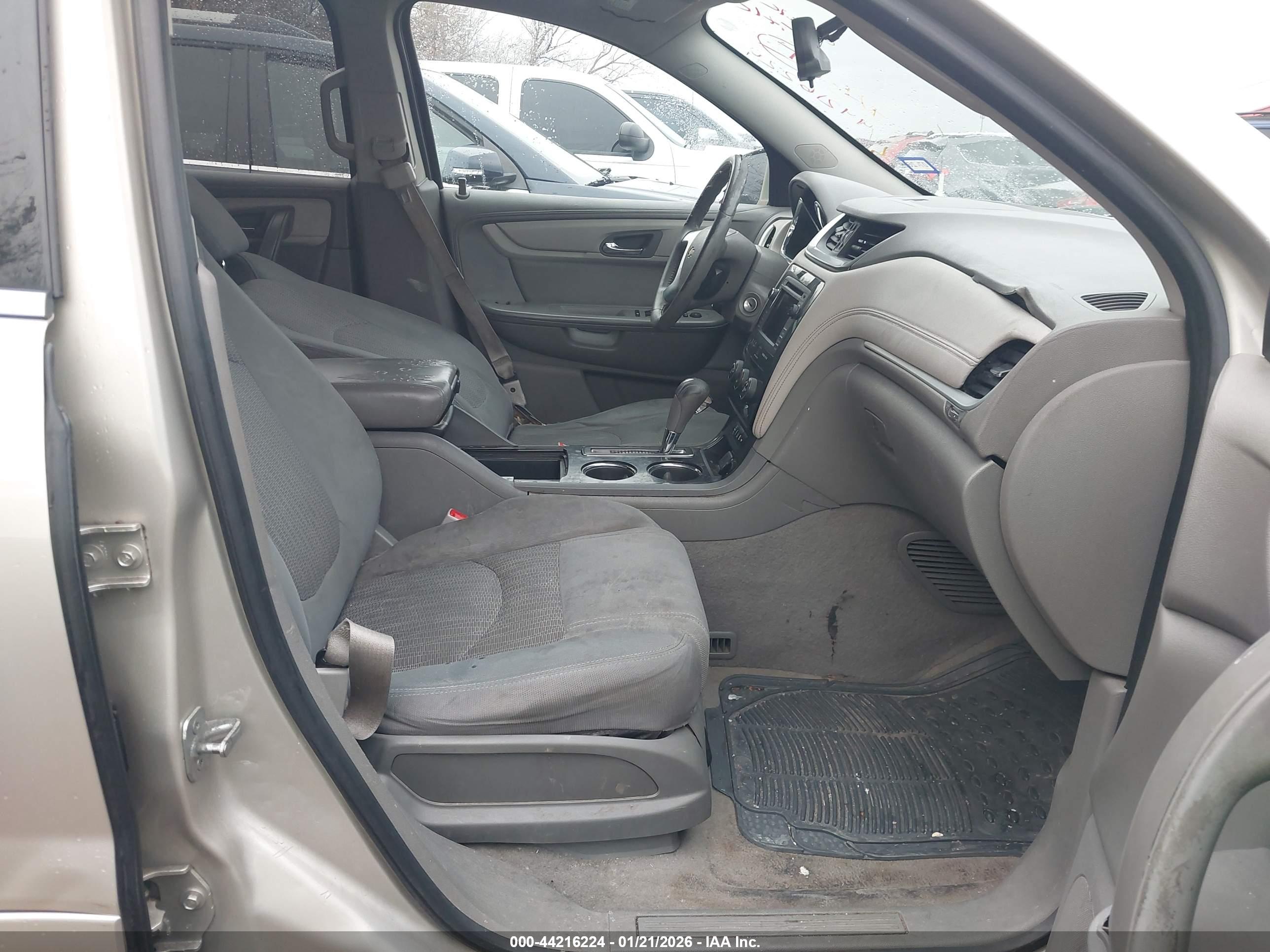 CHEVROLET TRAVERSE image 5