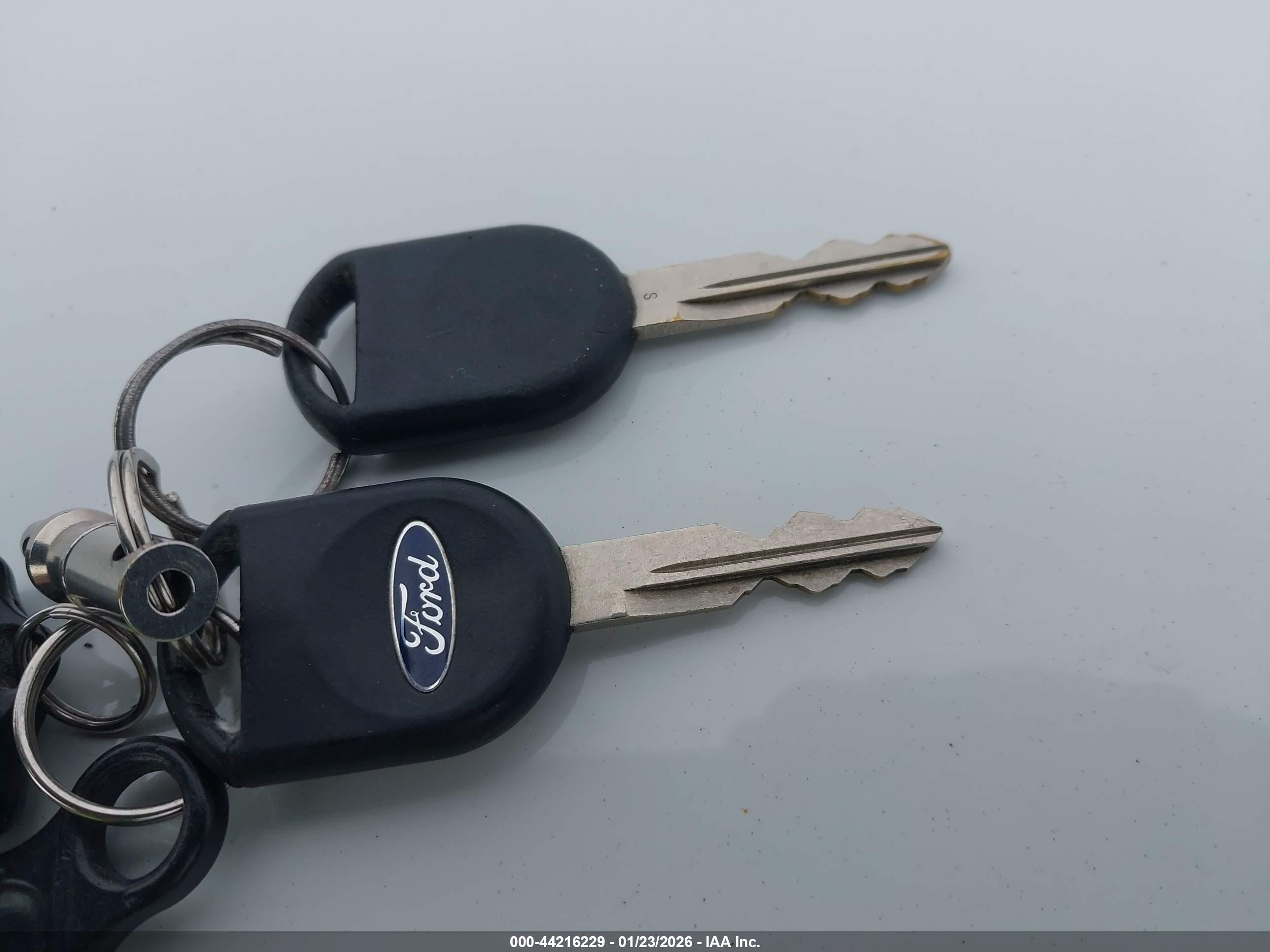 FORD EXPLORER image 11