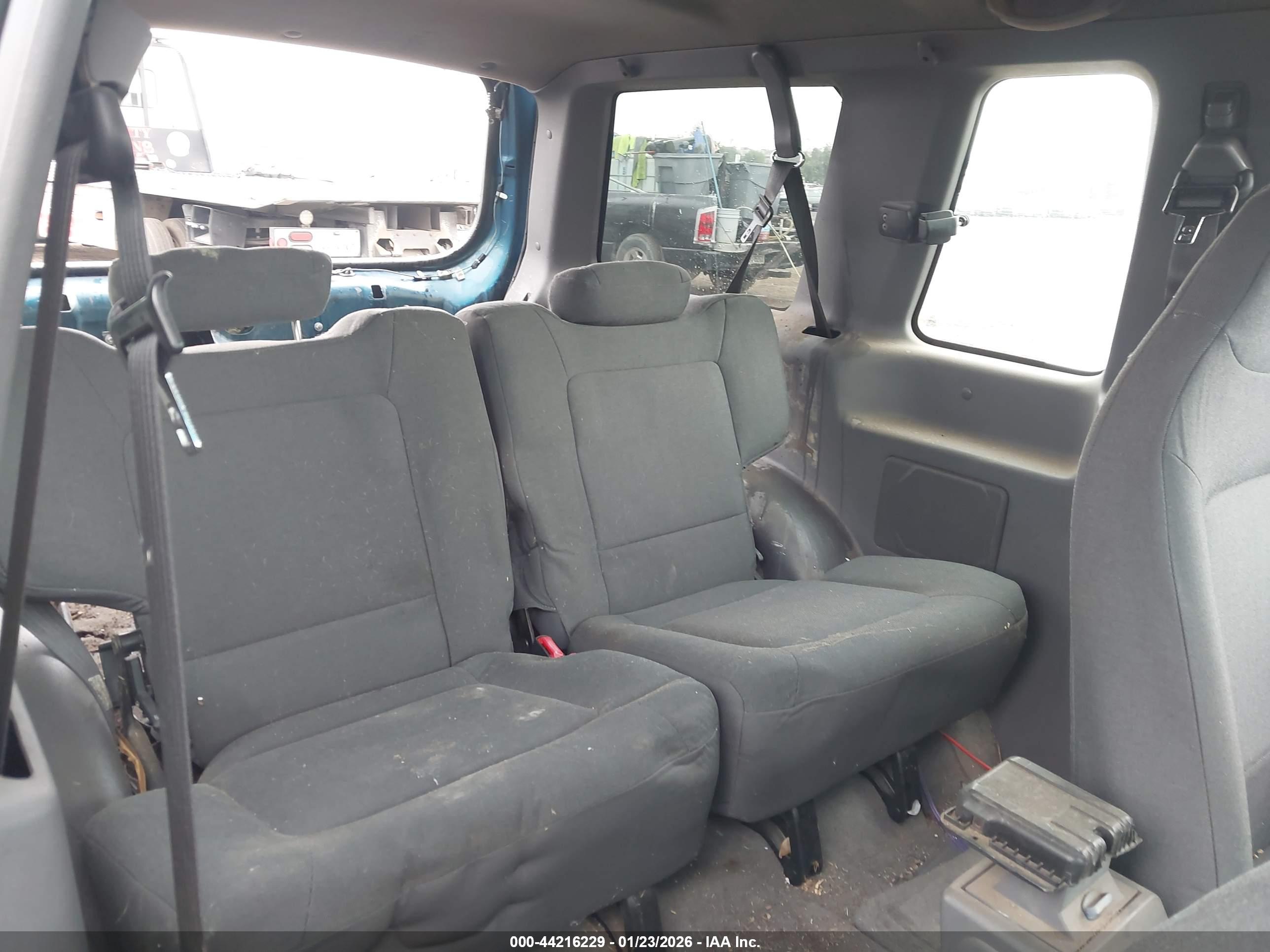 FORD EXPLORER image 8