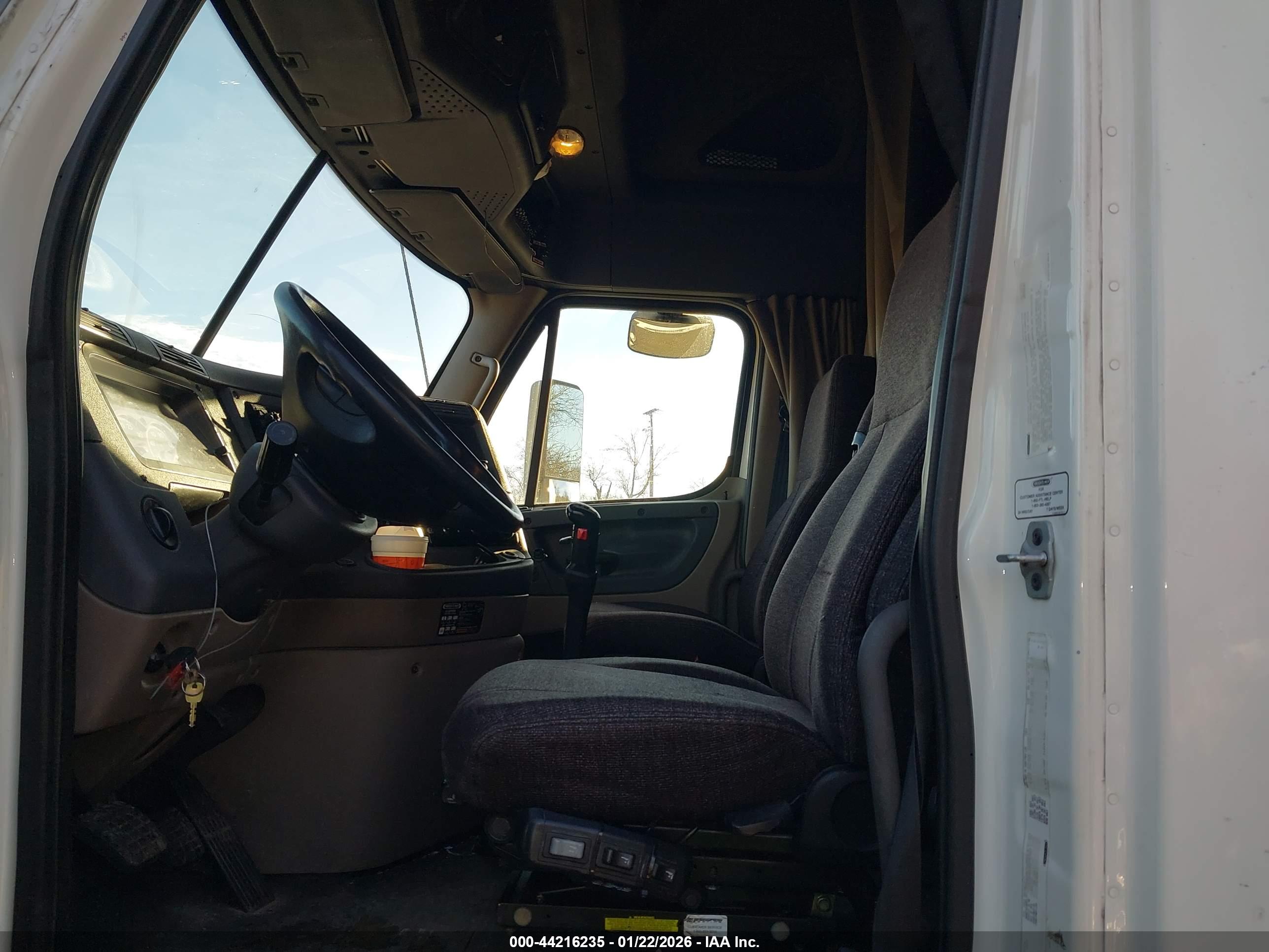 FREIGHTLINER CASCADIA image 7