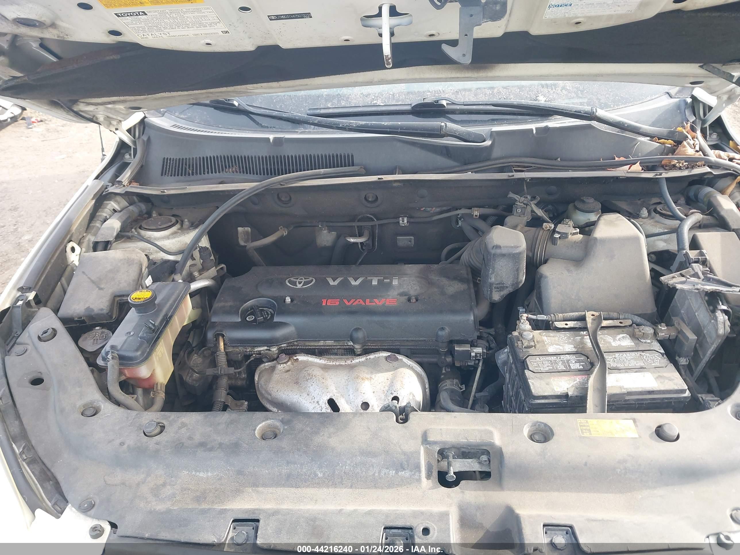 TOYOTA RAV4 image 10