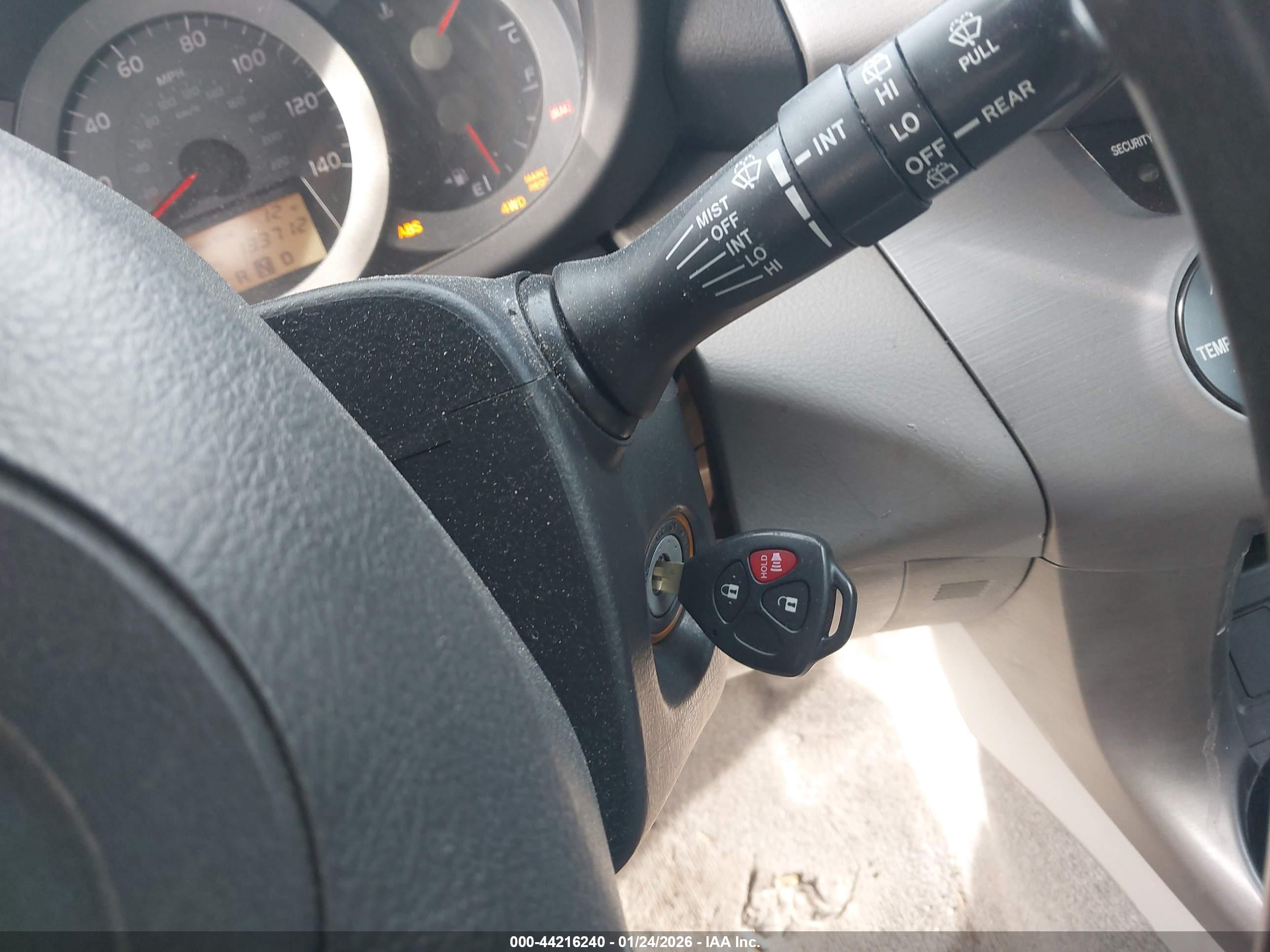 TOYOTA RAV4 image 11