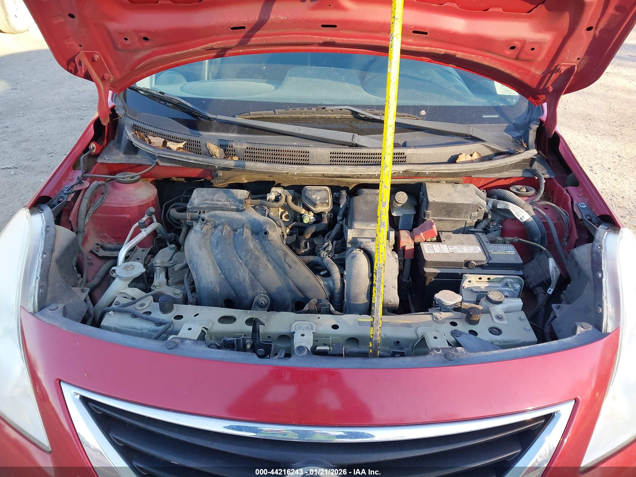 NISSAN VERSA image 10