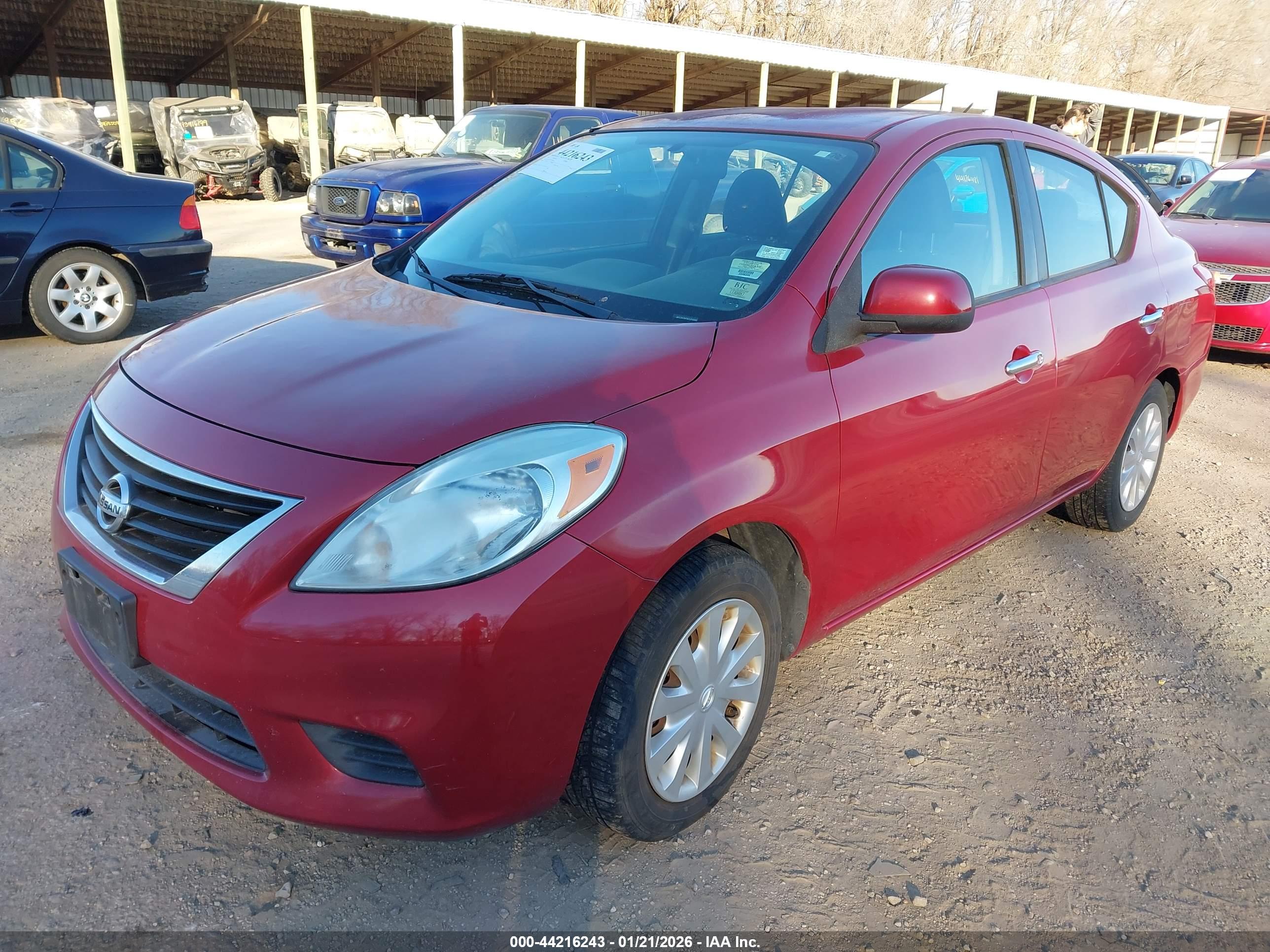 NISSAN VERSA image 2
