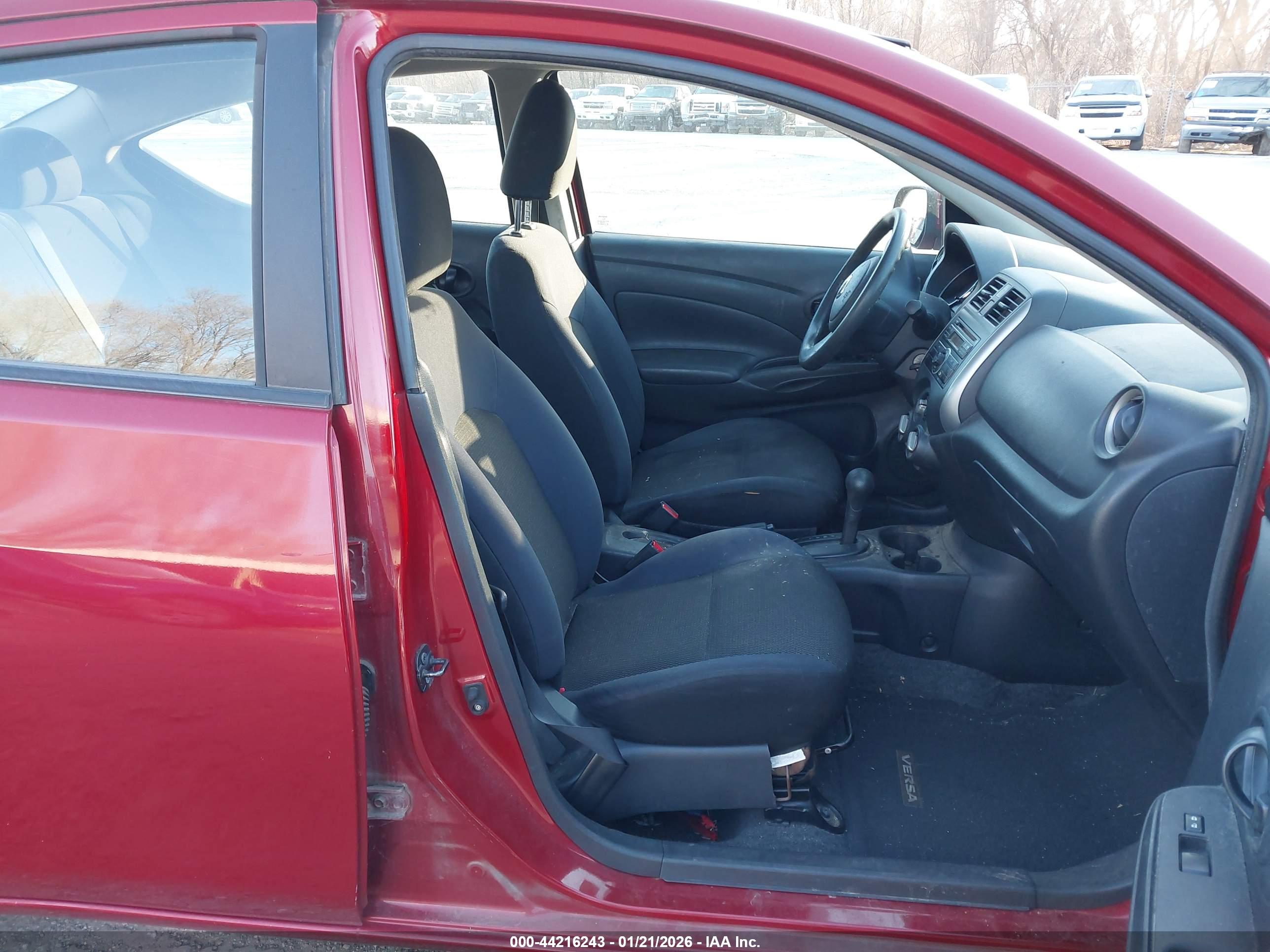 NISSAN VERSA image 5