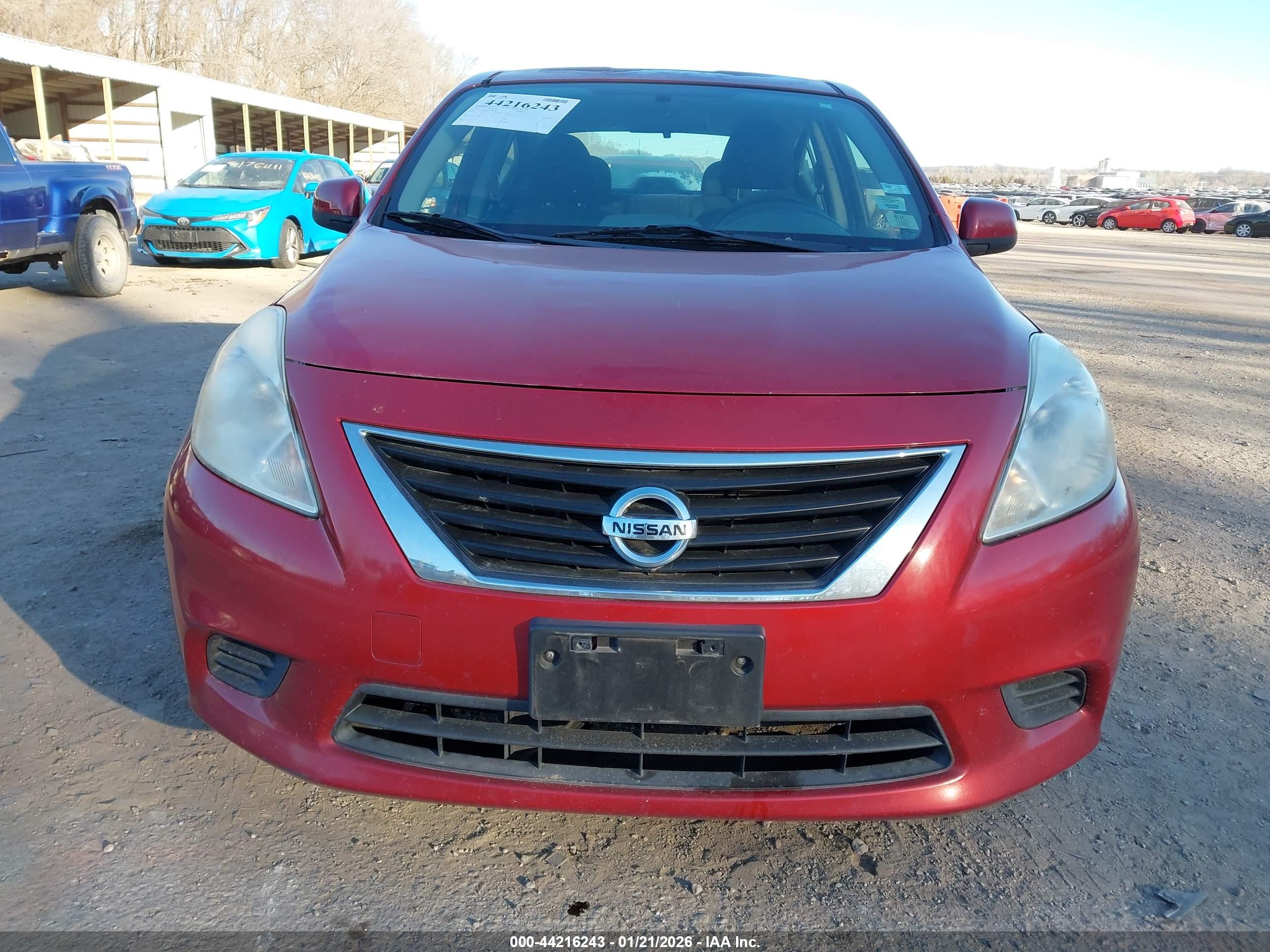NISSAN VERSA image 6