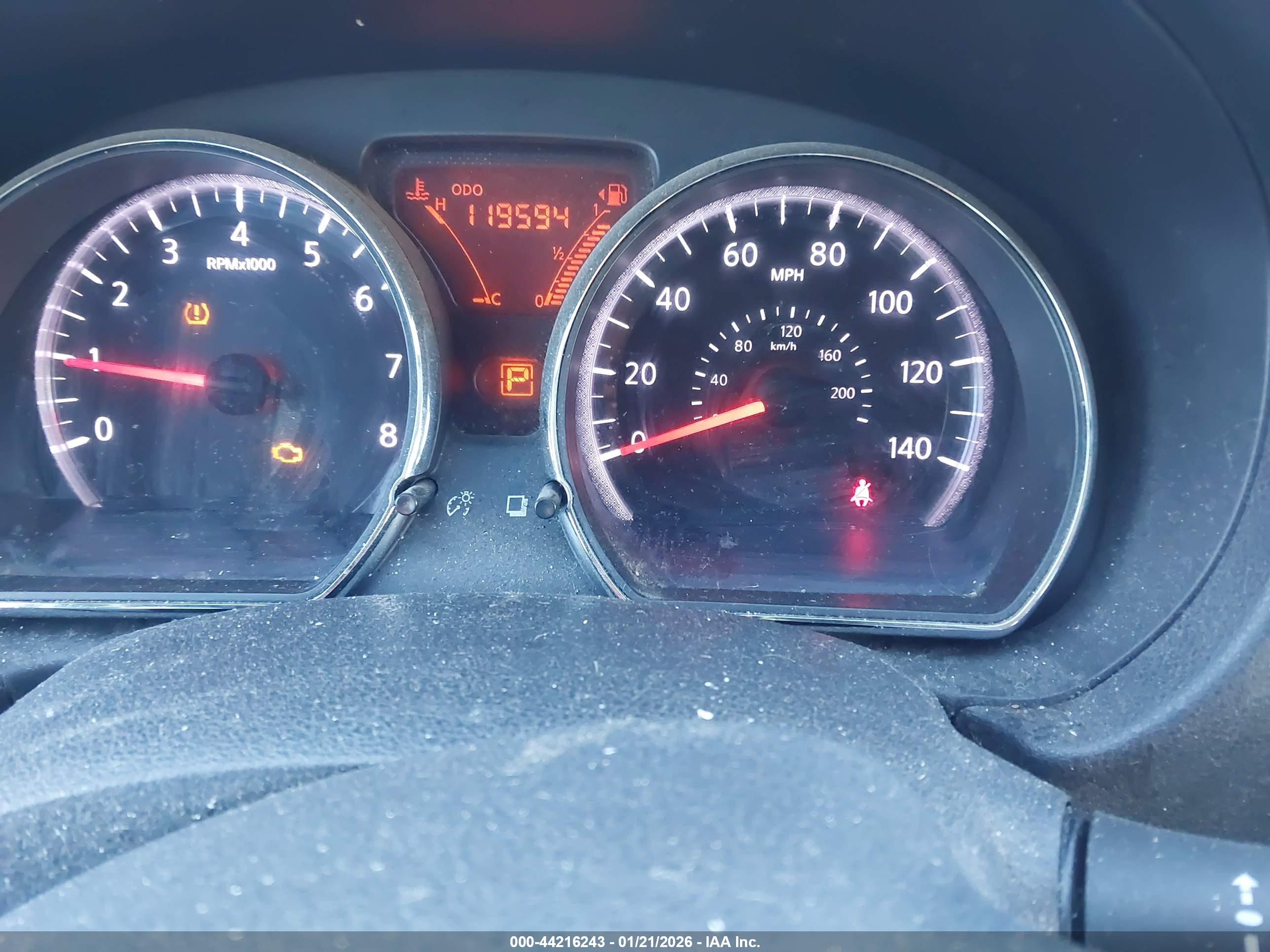 NISSAN VERSA image 7