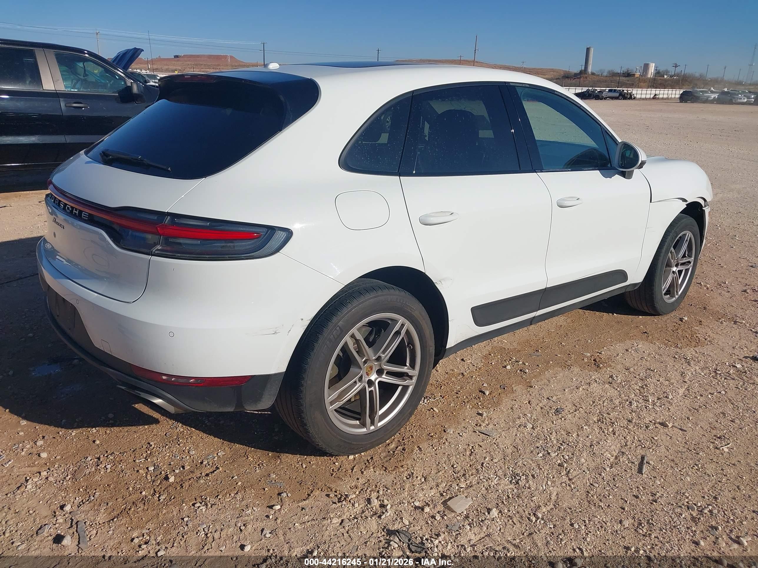 PORSCHE MACAN image 4