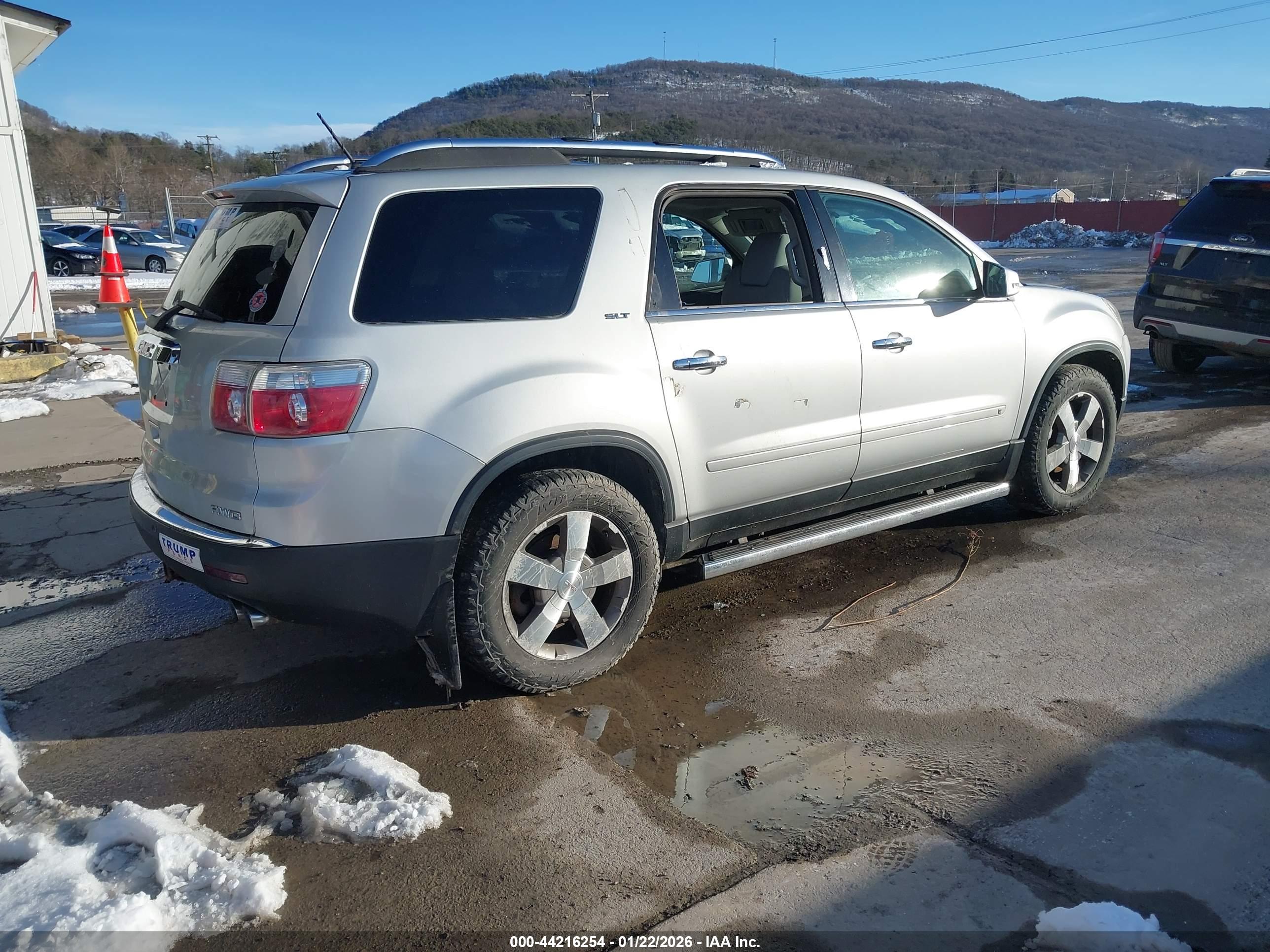 GMC ACADIA image 4