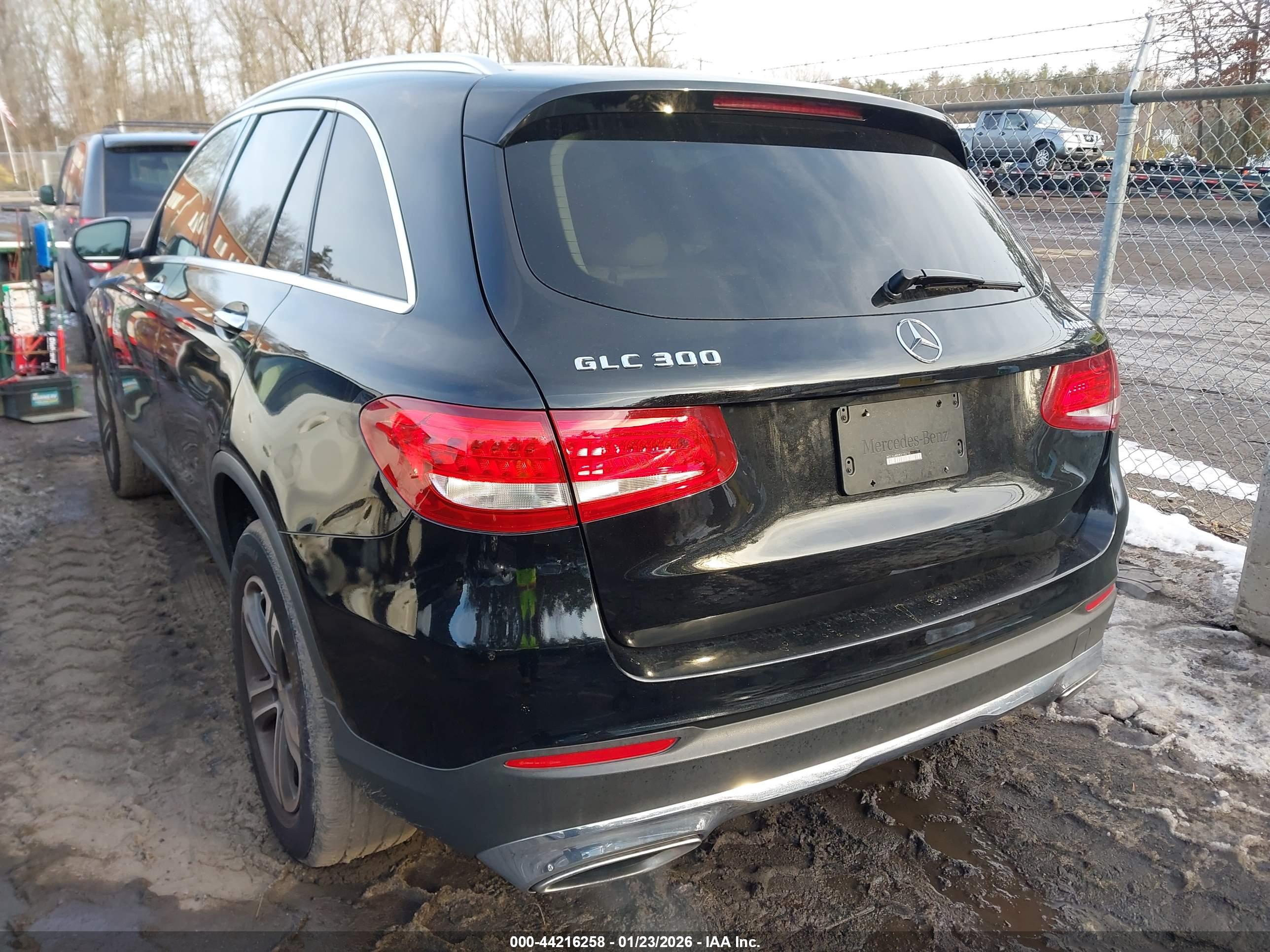 MERCEDES-BENZ GLC image 3