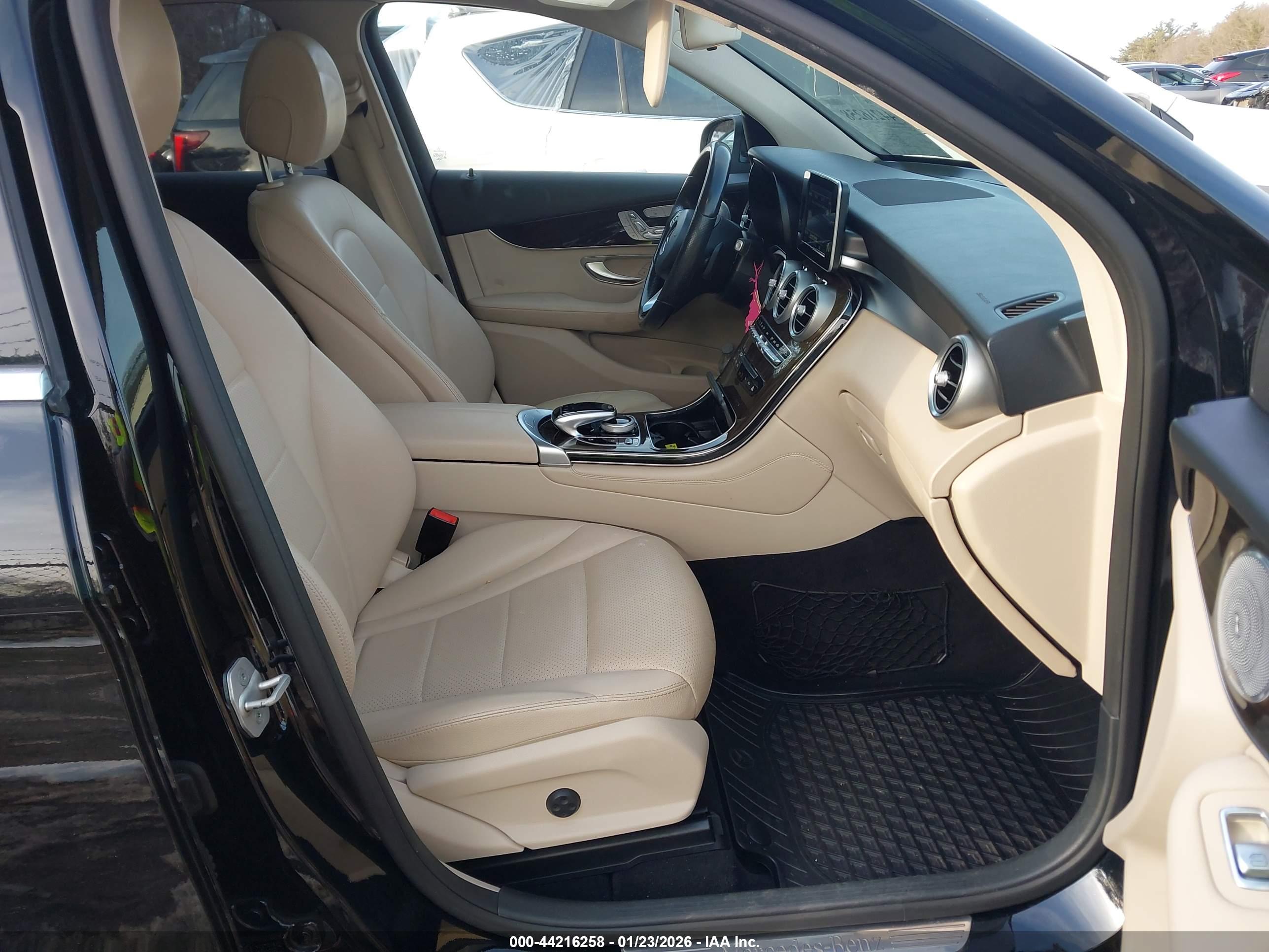 MERCEDES-BENZ GLC image 5