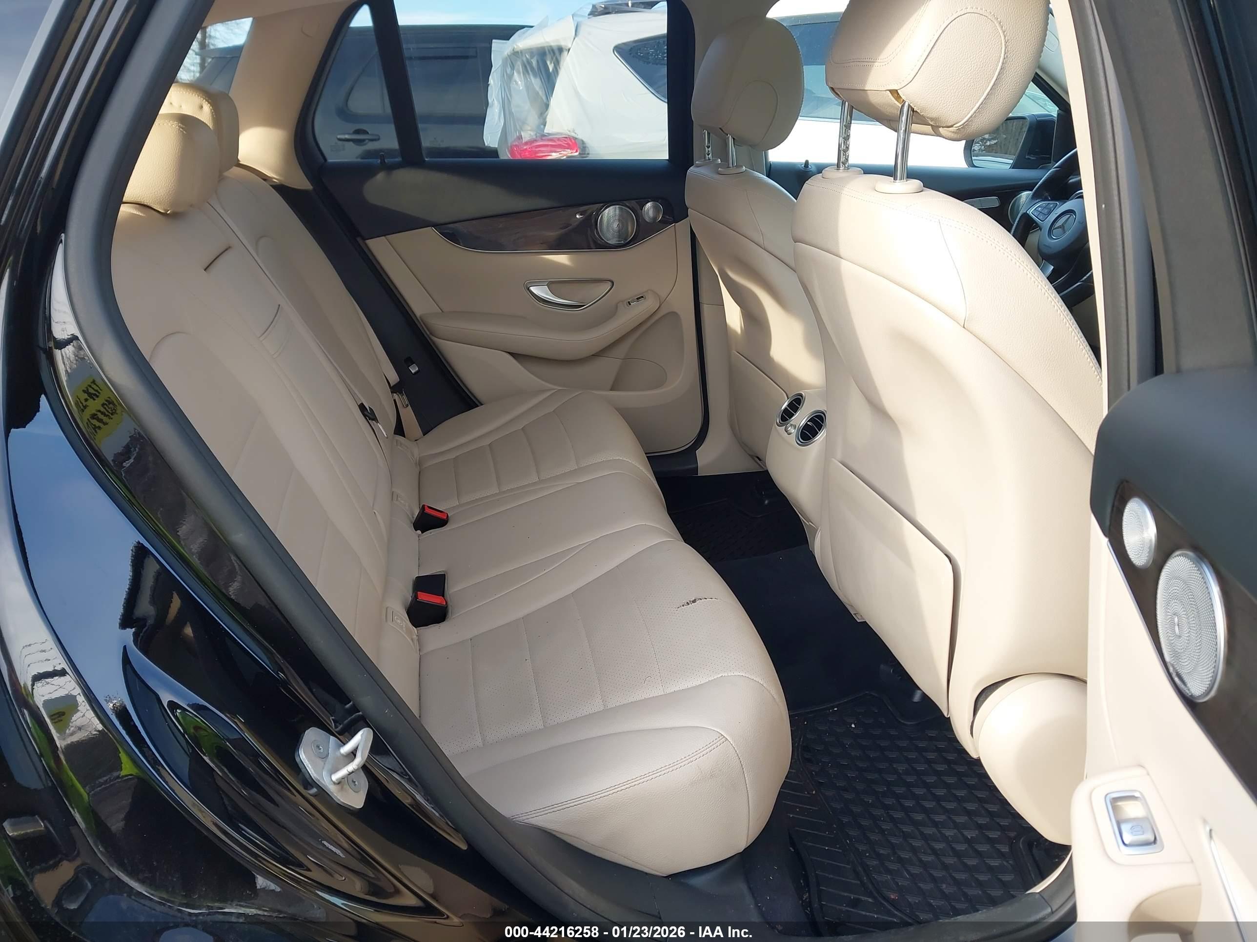 MERCEDES-BENZ GLC image 8