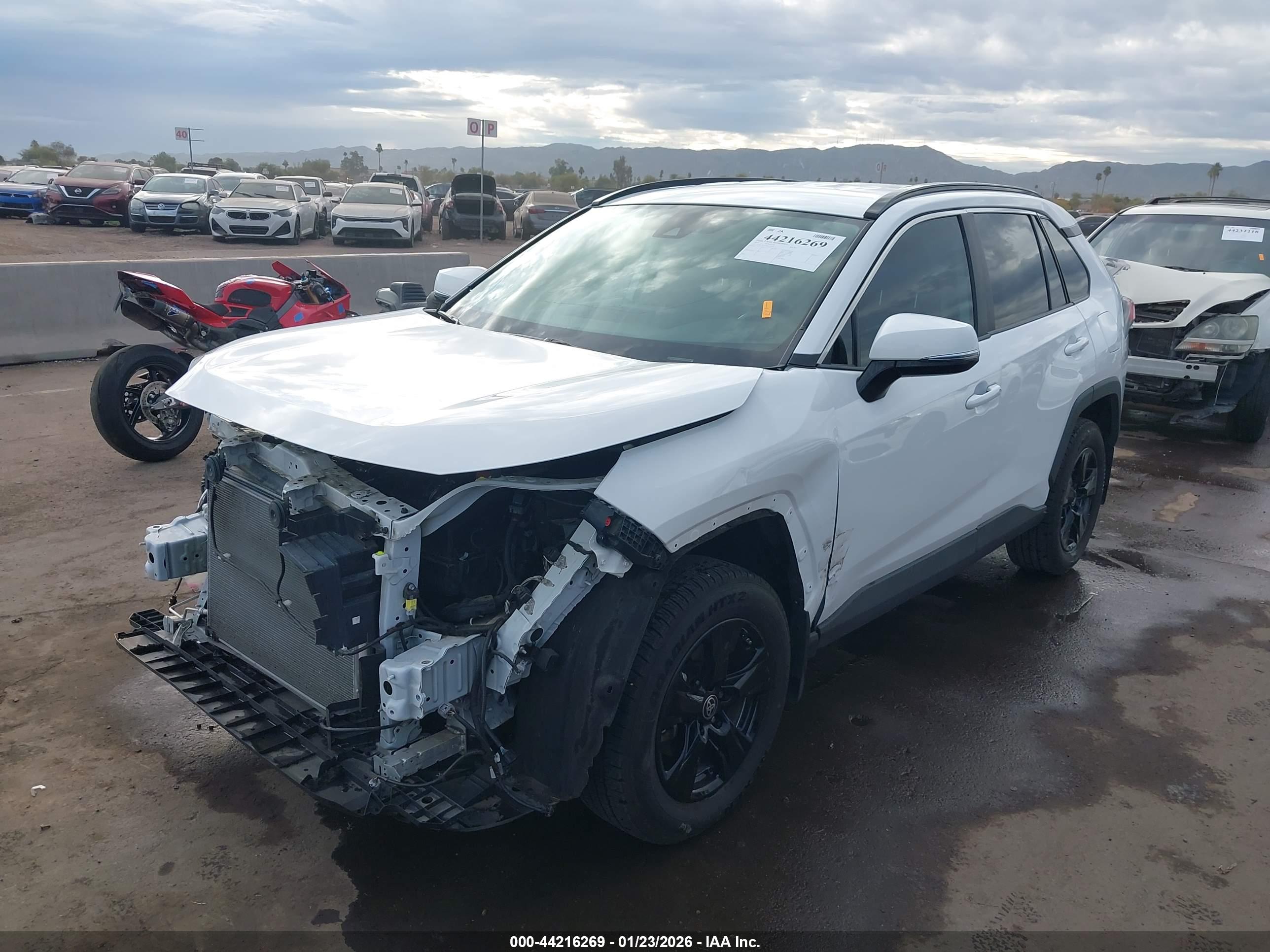 TOYOTA RAV4 image 2