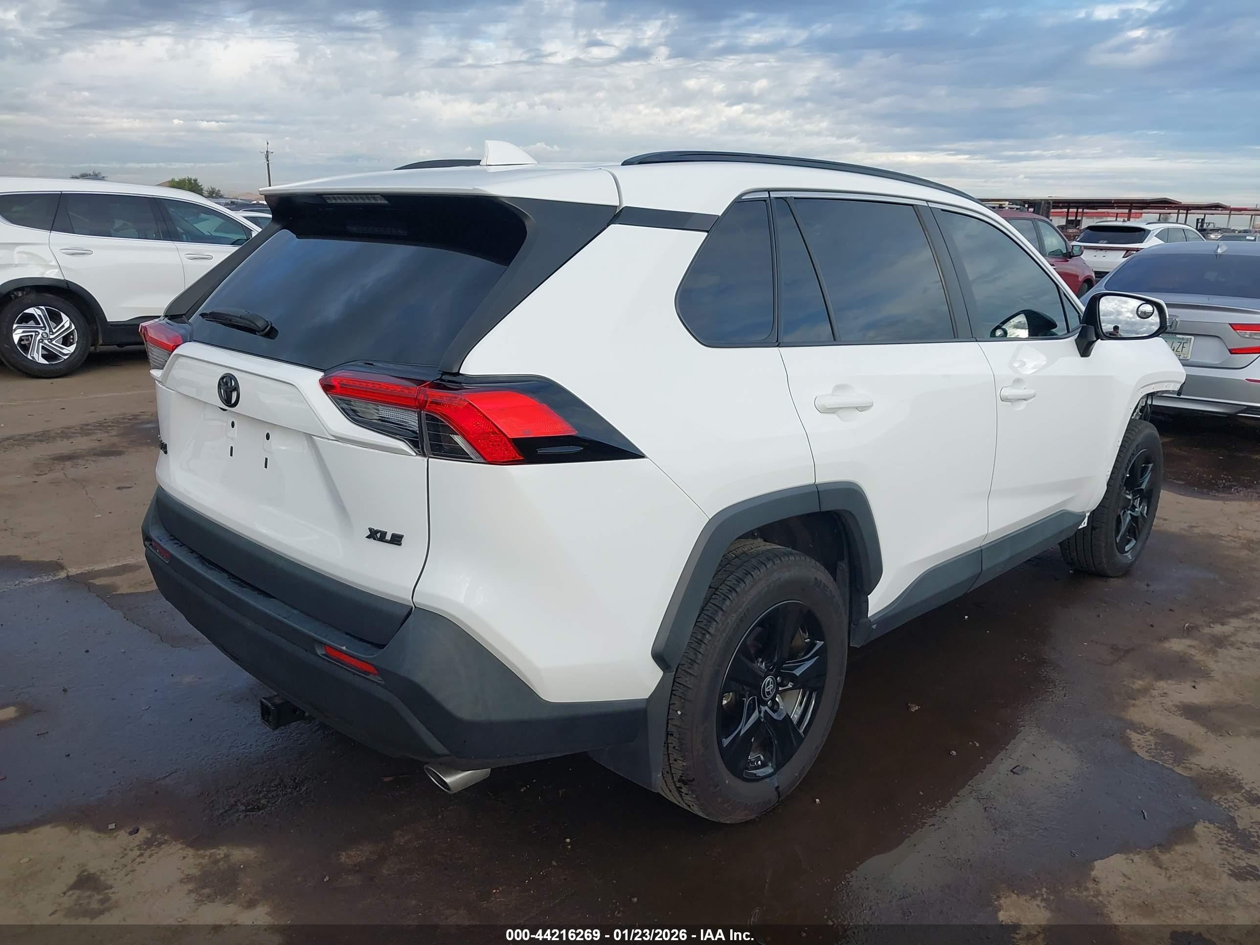 TOYOTA RAV4 image 4