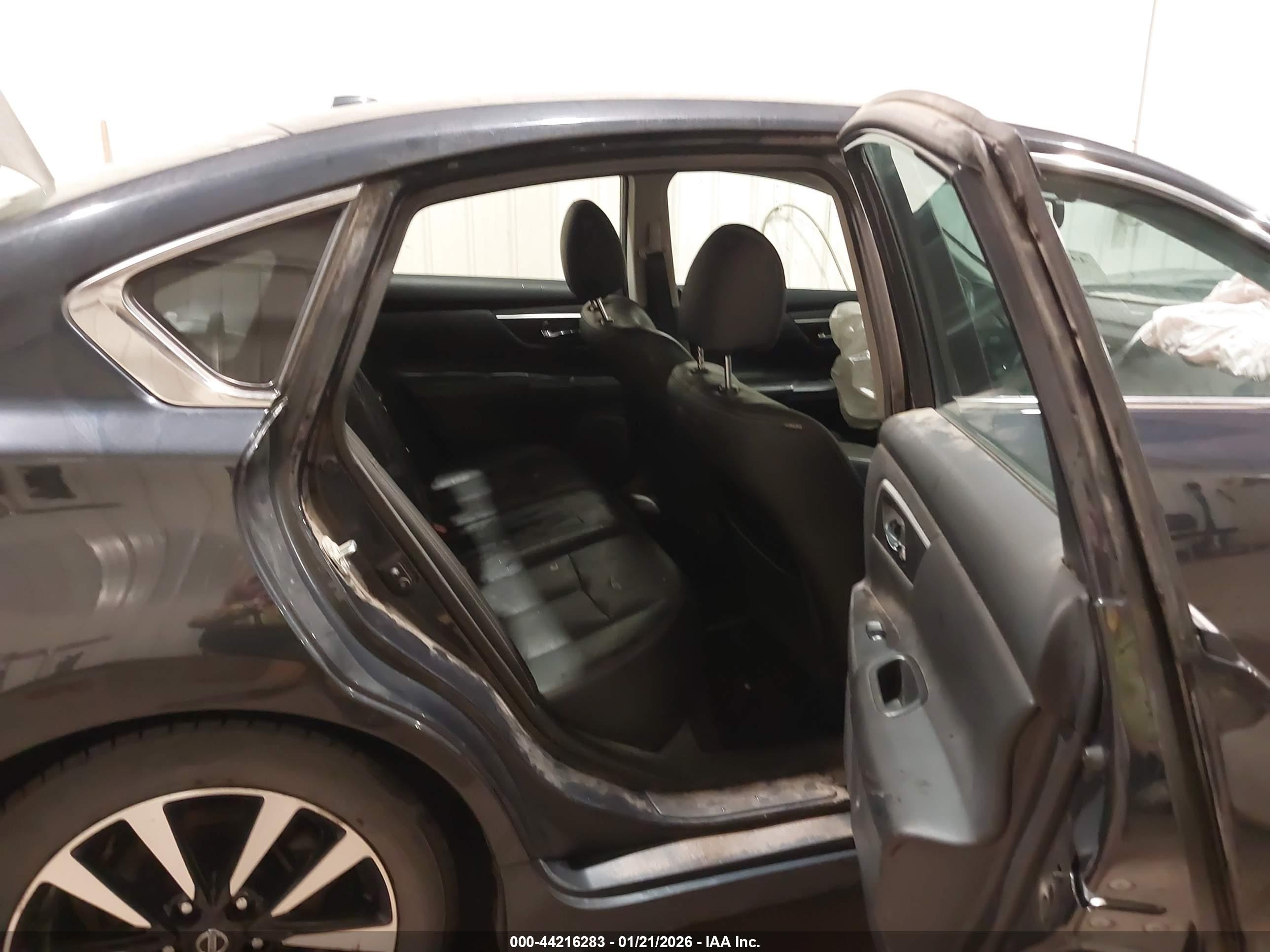 NISSAN ALTIMA image 8